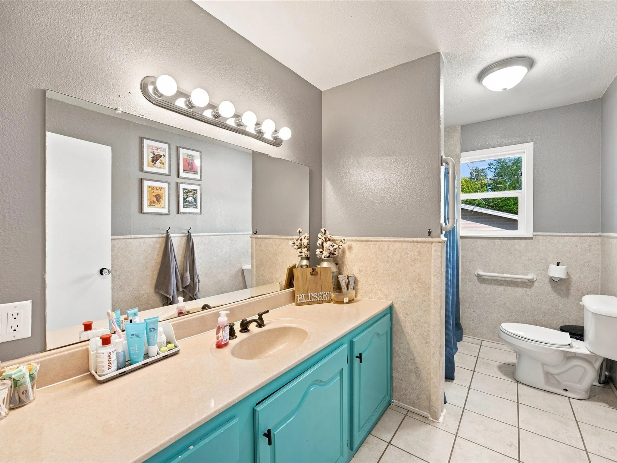 Single Family Residence For Sale in Montague County , 1306 Hulme Street, Bowie, Texas 76230, 3 Bedroom, 2 Bathroom, 1 Garage spaces, 1,380 Sqft, built in 1965, mls#21383459, Real Estate Agent in Bowie, Homes For Sale in Montague county, Homes For Sale in Bowie, Realtor in Bowie Texas, Real Estate Brokerage Independent Realty Texas, Luminita Cordes Realtor