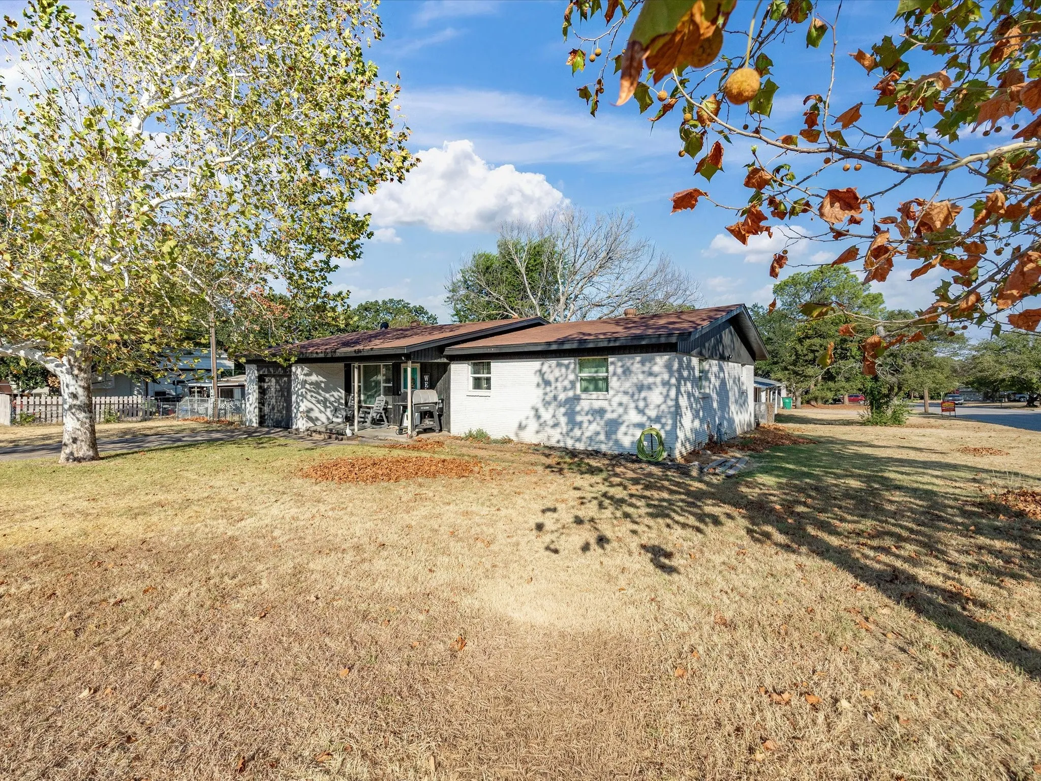 Single Family Residence For Sale in Montague County , 1306 Hulme Street, Bowie, Texas 76230, 3 Bedroom, 2 Bathroom, 1 Garage spaces, 1,380 Sqft, built in 1965, mls#21383459, Real Estate Agent in Bowie, Homes For Sale in Montague county, Homes For Sale in Bowie, Realtor in Bowie Texas, Real Estate Brokerage Independent Realty Texas, Luminita Cordes Realtor
