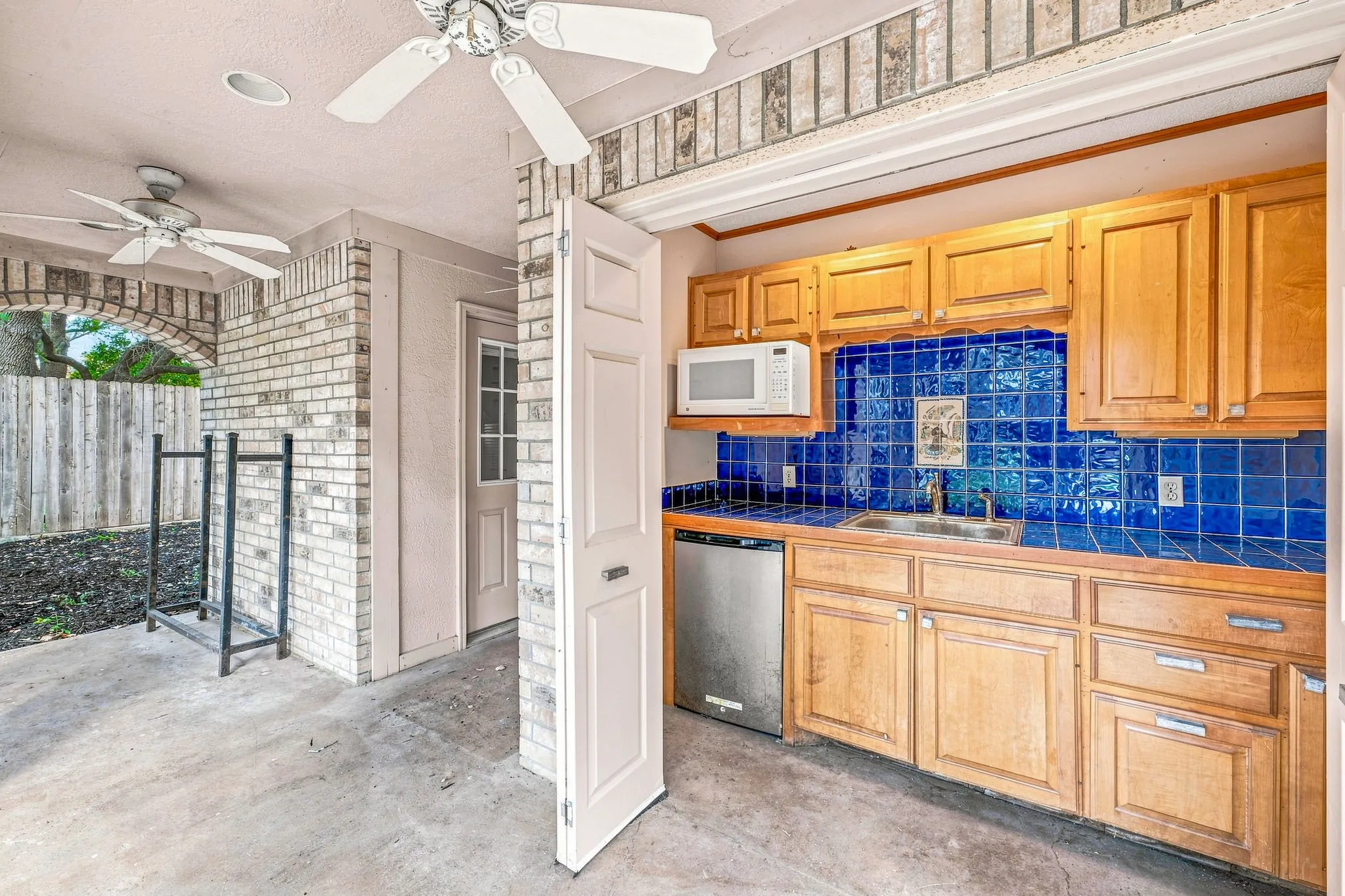 Single Family Residence For Sale in Erath County , 711 Hurt Street, Dublin, Texas 76446, 3 Bedroom, 2 Bathroom, 2 Garage spaces, 3,170 Sqft, built in 1960, mls#21384602, Real Estate Agent in Dublin, Homes For Sale in Erath county, Homes For Sale in Dublin, Realtor in Dublin Texas, Real Estate Brokerage Independent Realty Texas, Luminita Cordes Realtor