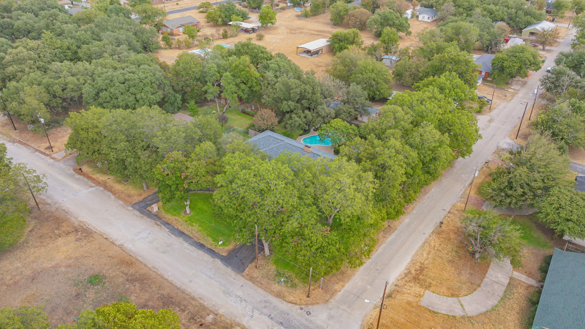 Single Family Residence For Sale in Erath County , 711 Hurt Street, Dublin, Texas 76446, 3 Bedroom, 2 Bathroom, 2 Garage spaces, 3,170 Sqft, built in 1960, mls#21384602, Real Estate Agent in Dublin, Homes For Sale in Erath county, Homes For Sale in Dublin, Realtor in Dublin Texas, Real Estate Brokerage Independent Realty Texas, Luminita Cordes Realtor