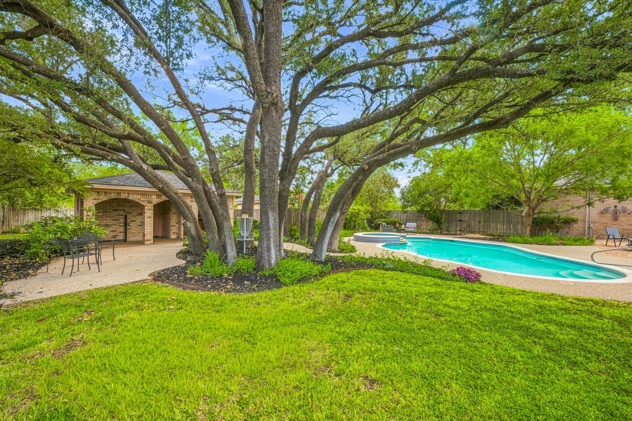 Single Family Residence For Sale in Erath County , 711 Hurt Street, Dublin, Texas 76446, 3 Bedroom, 2 Bathroom, 2 Garage spaces, 3,170 Sqft, built in 1960, mls#21384602, Real Estate Agent in Dublin, Homes For Sale in Erath county, Homes For Sale in Dublin, Realtor in Dublin Texas, Real Estate Brokerage Independent Realty Texas, Luminita Cordes Realtor