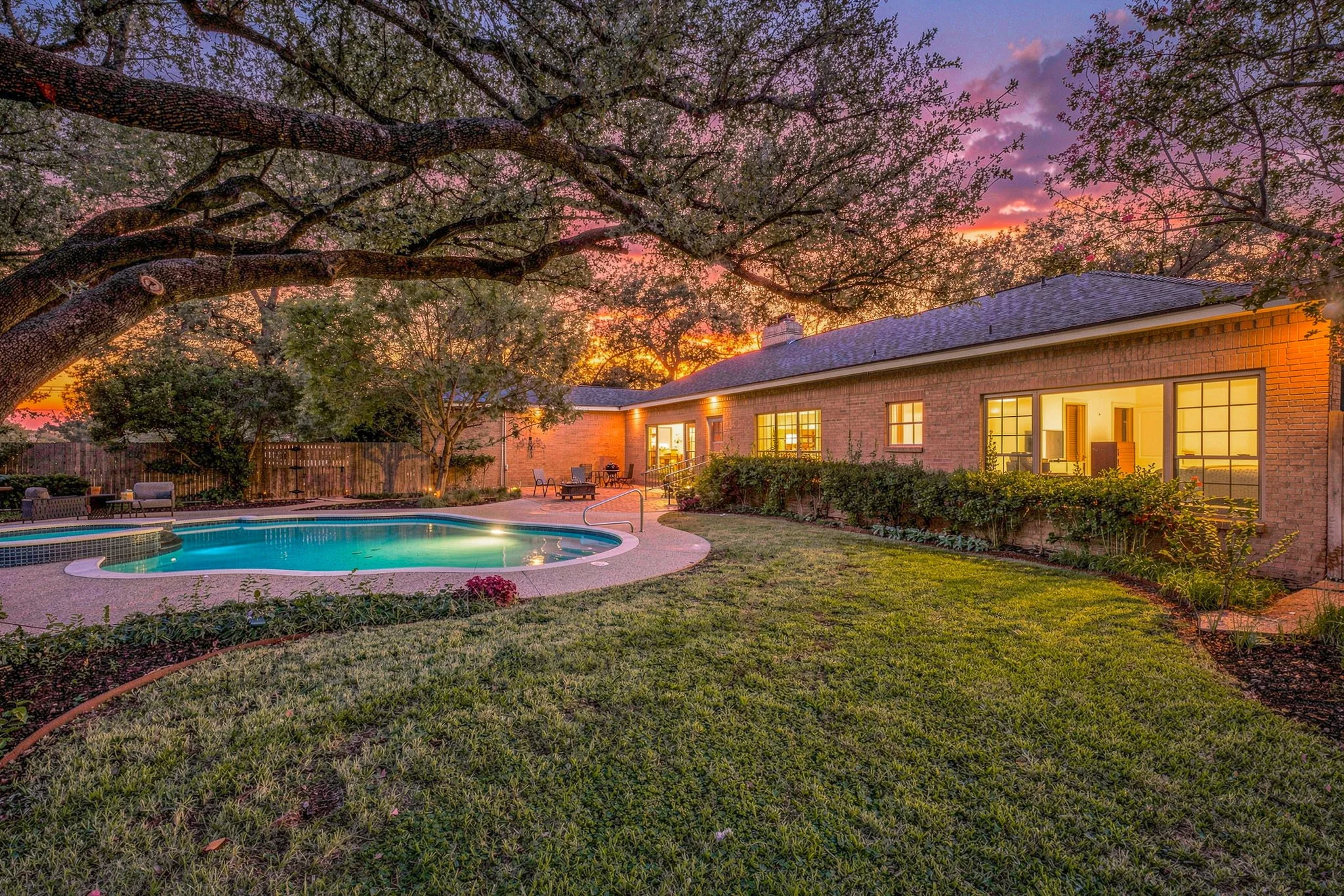 Single Family Residence For Sale in Erath County , 711 Hurt Street, Dublin, Texas 76446, 3 Bedroom, 2 Bathroom, 2 Garage spaces, 3,170 Sqft, built in 1960, mls#21384602, Real Estate Agent in Dublin, Homes For Sale in Erath county, Homes For Sale in Dublin, Realtor in Dublin Texas, Real Estate Brokerage Independent Realty Texas, Luminita Cordes Realtor