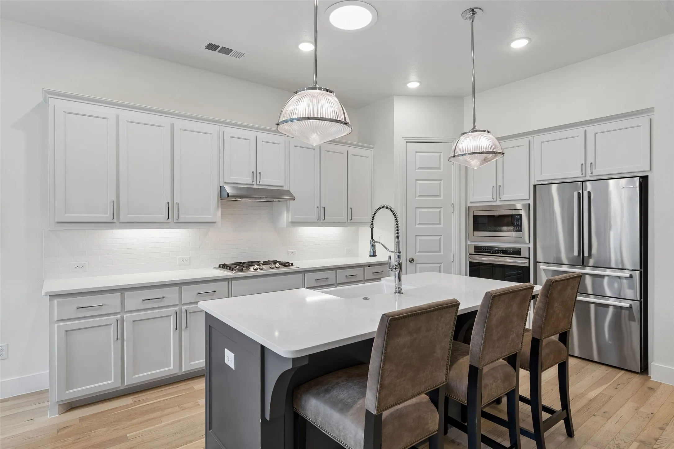 Single Family Residence For Sale in Collin County , 828 Harrington Lane, Celina, Texas 75009, 4 Bedroom, 4 Bathroom, 2 Garage spaces, 2,790 Sqft, built in 2020, mls#21383800, Real Estate Agent in Celina, Homes For Sale in Collin county, Homes For Sale in Celina, Realtor in Celina Texas, Real Estate Brokerage Independent Realty Texas, Luminita Cordes Realtor