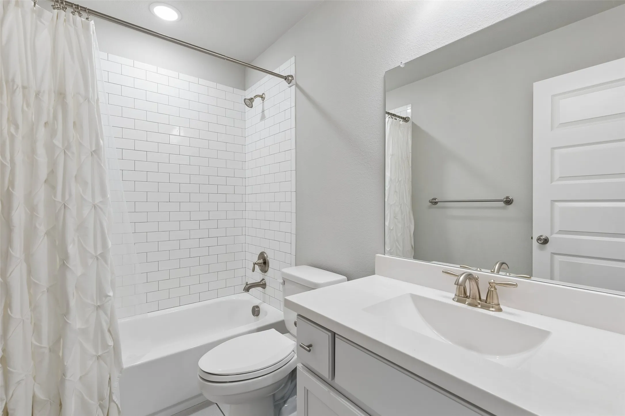 Single Family Residence For Sale in Collin County , 828 Harrington Lane, Celina, Texas 75009, 4 Bedroom, 4 Bathroom, 2 Garage spaces, 2,790 Sqft, built in 2020, mls#21383800, Real Estate Agent in Celina, Homes For Sale in Collin county, Homes For Sale in Celina, Realtor in Celina Texas, Real Estate Brokerage Independent Realty Texas, Luminita Cordes Realtor