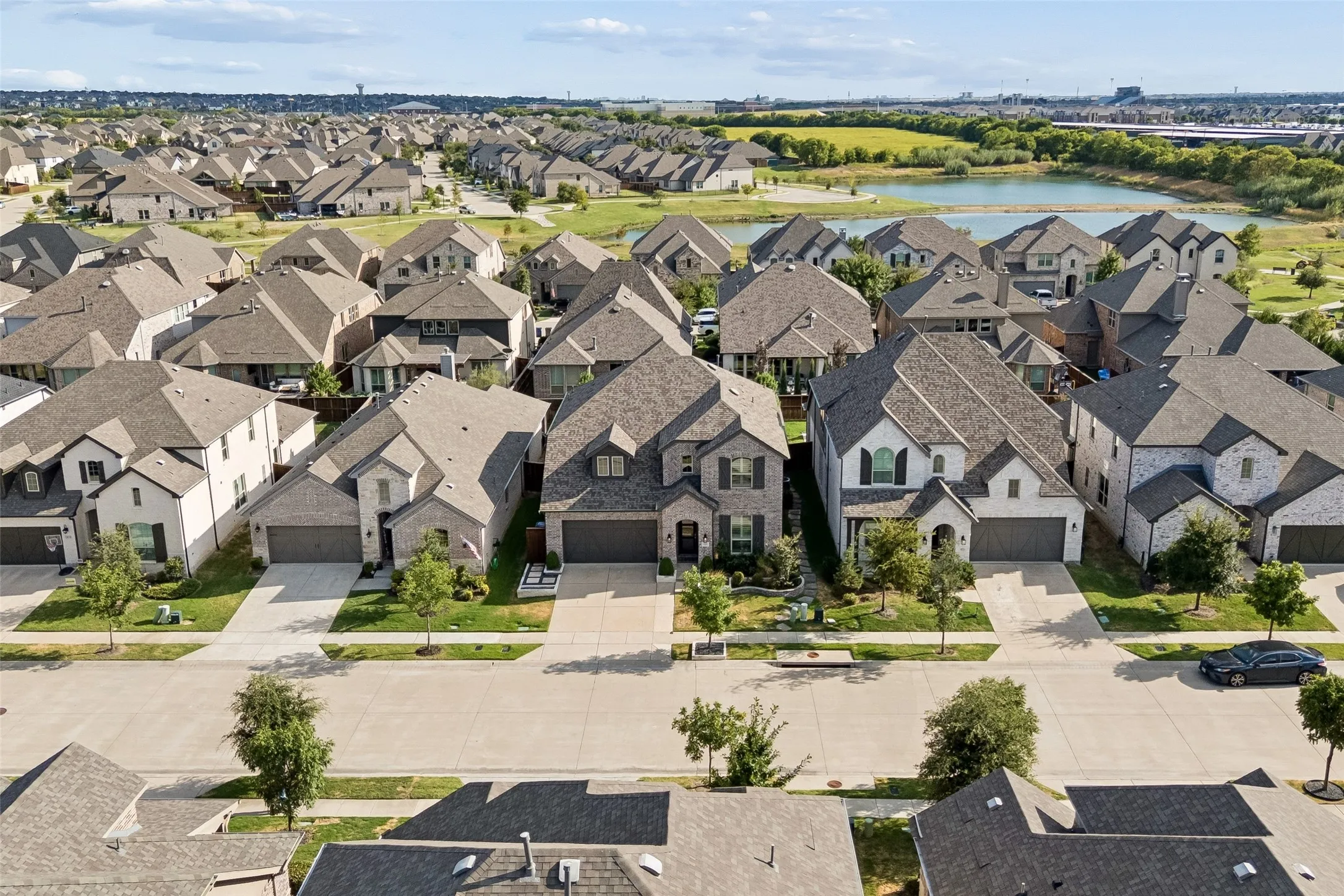 Single Family Residence For Sale in Collin County , 828 Harrington Lane, Celina, Texas 75009, 4 Bedroom, 4 Bathroom, 2 Garage spaces, 2,790 Sqft, built in 2020, mls#21383800, Real Estate Agent in Celina, Homes For Sale in Collin county, Homes For Sale in Celina, Realtor in Celina Texas, Real Estate Brokerage Independent Realty Texas, Luminita Cordes Realtor