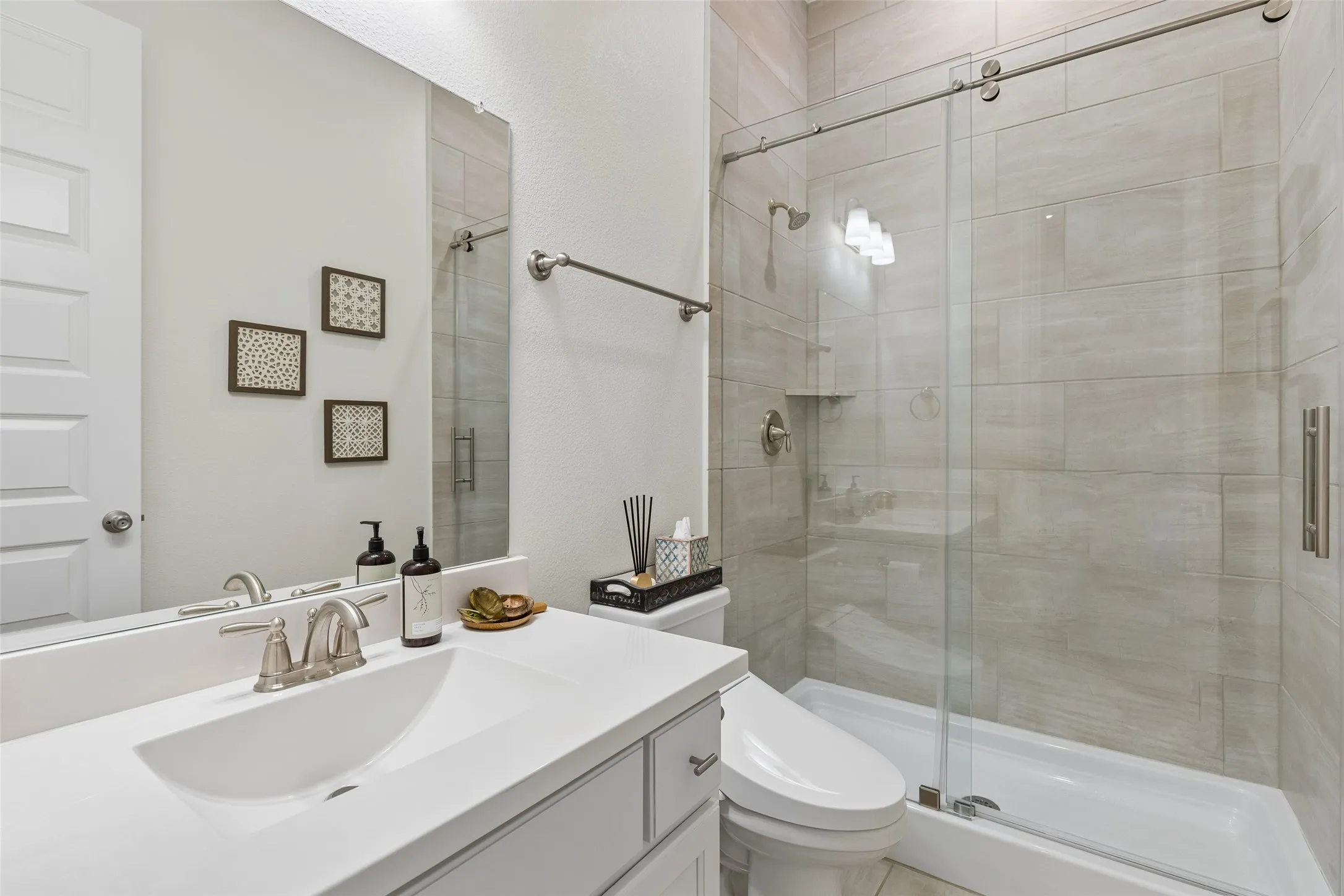 Single Family Residence For Sale in Collin County , 828 Harrington Lane, Celina, Texas 75009, 4 Bedroom, 4 Bathroom, 2 Garage spaces, 2,790 Sqft, built in 2020, mls#21383800, Real Estate Agent in Celina, Homes For Sale in Collin county, Homes For Sale in Celina, Realtor in Celina Texas, Real Estate Brokerage Independent Realty Texas, Luminita Cordes Realtor