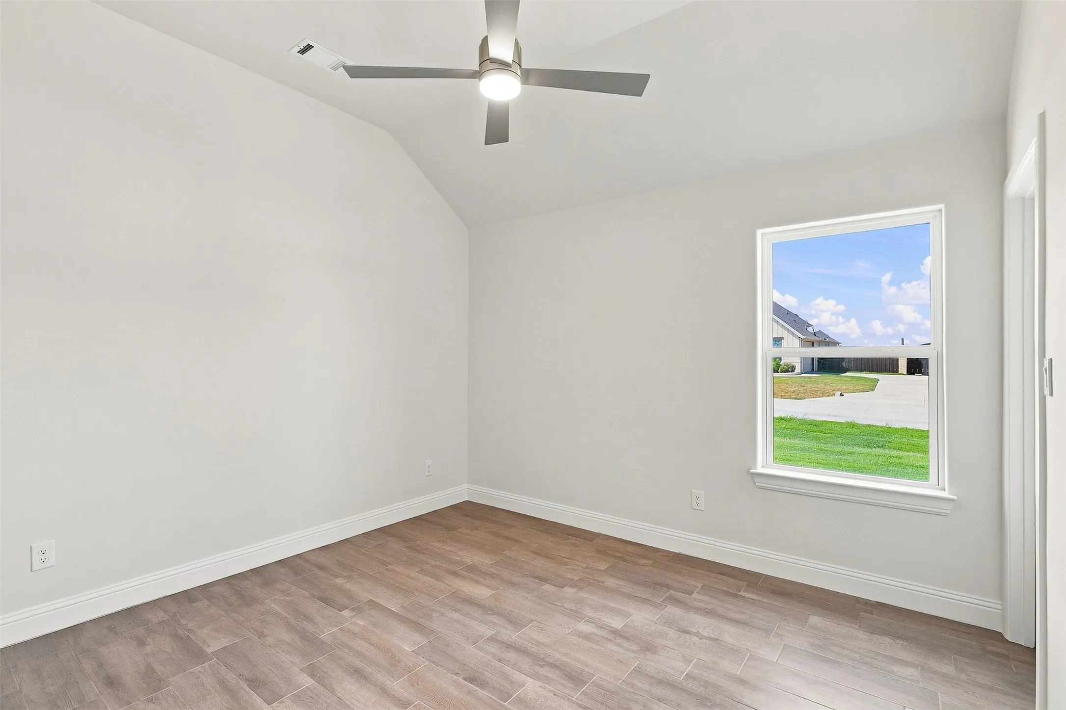 Single Family Residence For Sale in Johnson County , 11617 Birman Court, Godley, Texas 76044, 4 Bedroom, 2 Bathroom, 2 Garage spaces, 2,141 Sqft, built in 2026, mls#21377629, Real Estate Agent in Godley, Homes For Sale in Johnson county, Homes For Sale in Godley, Realtor in Godley Texas, Real Estate Brokerage Independent Realty Texas, Luminita Cordes Realtor