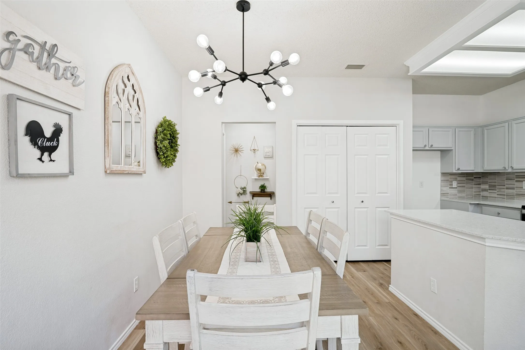 Single Family Residence For Sale in Dallas County , 1562 Shalfont Lane, Garland, Texas 75040, 3 Bedroom, 2 Bathroom, 2 Garage spaces, 1,206 Sqft, built in 1988, mls#21383239, Real Estate Agent in Garland, Homes For Sale in Dallas county, Homes For Sale in Garland, Realtor in Garland Texas, Real Estate Brokerage Independent Realty Texas, Luminita Cordes Realtor