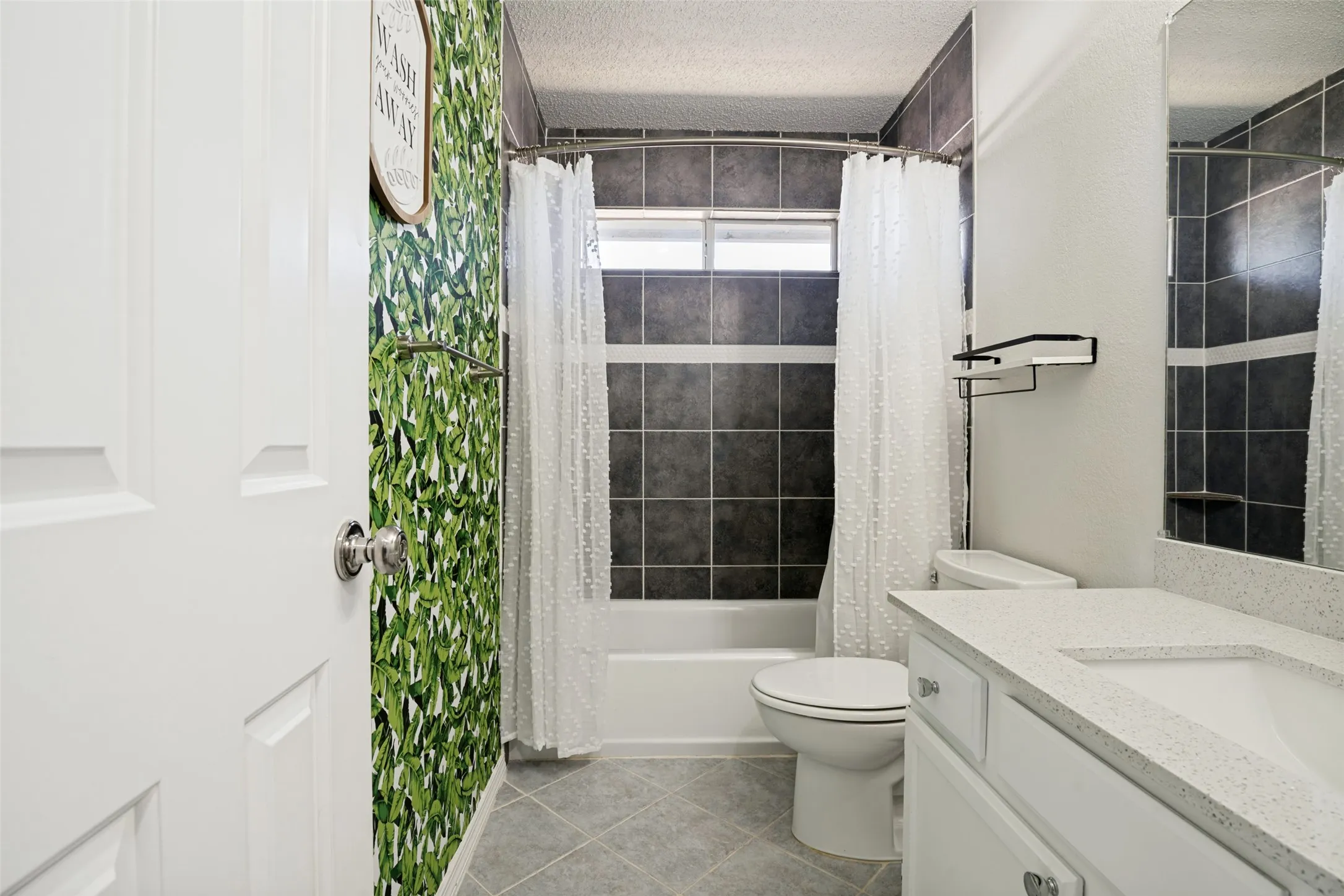 Single Family Residence For Sale in Dallas County , 1562 Shalfont Lane, Garland, Texas 75040, 3 Bedroom, 2 Bathroom, 2 Garage spaces, 1,206 Sqft, built in 1988, mls#21383239, Real Estate Agent in Garland, Homes For Sale in Dallas county, Homes For Sale in Garland, Realtor in Garland Texas, Real Estate Brokerage Independent Realty Texas, Luminita Cordes Realtor