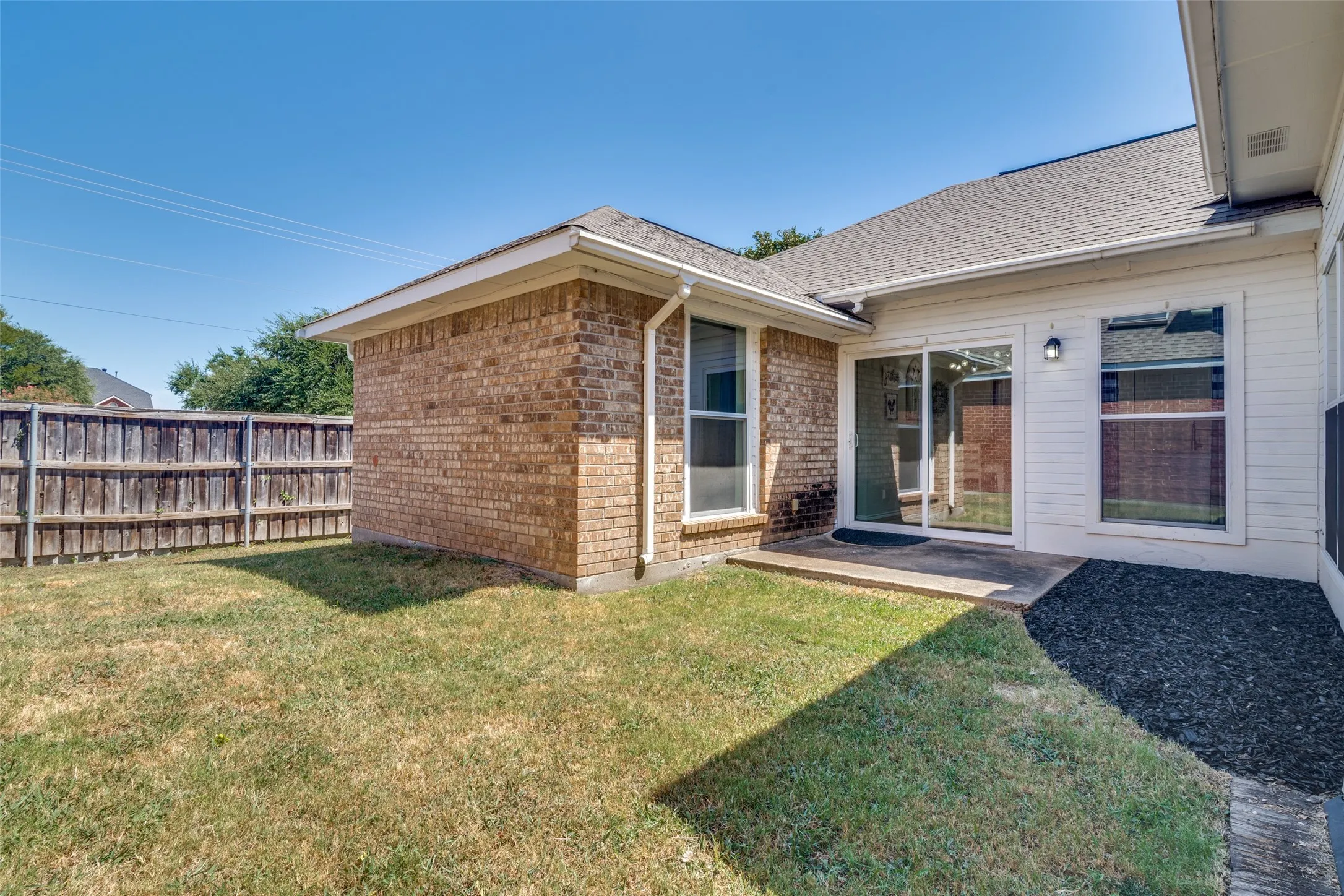 Single Family Residence For Sale in Dallas County , 1562 Shalfont Lane, Garland, Texas 75040, 3 Bedroom, 2 Bathroom, 2 Garage spaces, 1,206 Sqft, built in 1988, mls#21383239, Real Estate Agent in Garland, Homes For Sale in Dallas county, Homes For Sale in Garland, Realtor in Garland Texas, Real Estate Brokerage Independent Realty Texas, Luminita Cordes Realtor
