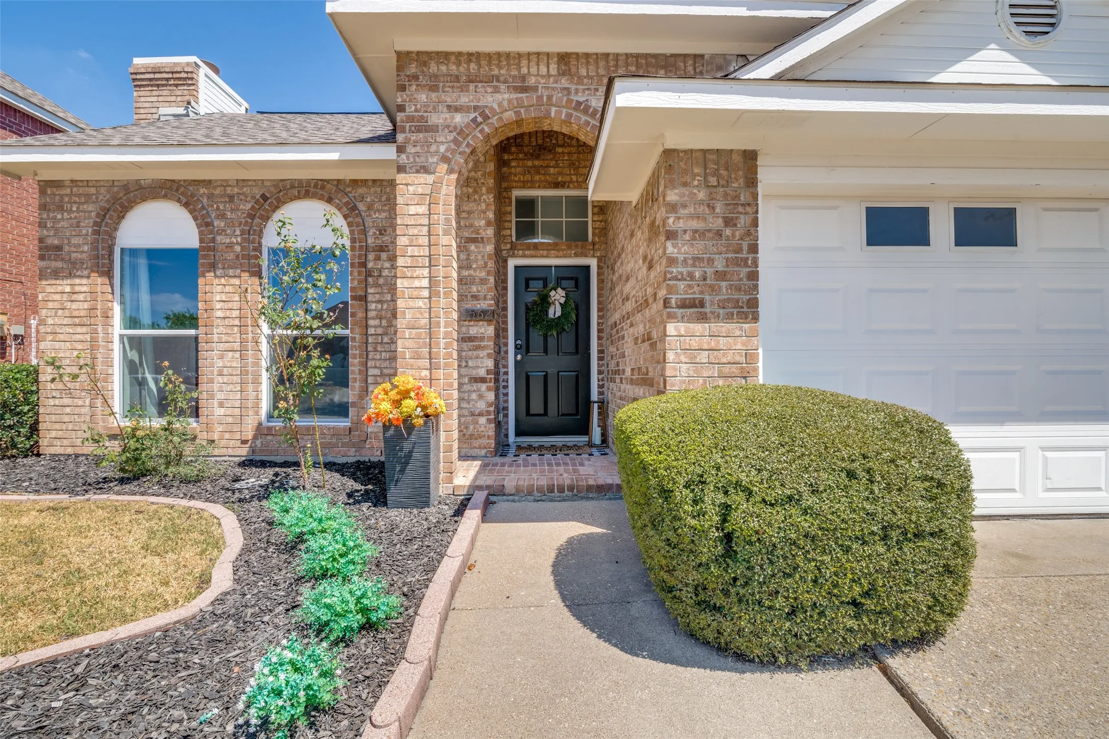 Single Family Residence For Sale in Dallas County , 1562 Shalfont Lane, Garland, Texas 75040, 3 Bedroom, 2 Bathroom, 2 Garage spaces, 1,206 Sqft, built in 1988, mls#21383239, Real Estate Agent in Garland, Homes For Sale in Dallas county, Homes For Sale in Garland, Realtor in Garland Texas, Real Estate Brokerage Independent Realty Texas, Luminita Cordes Realtor