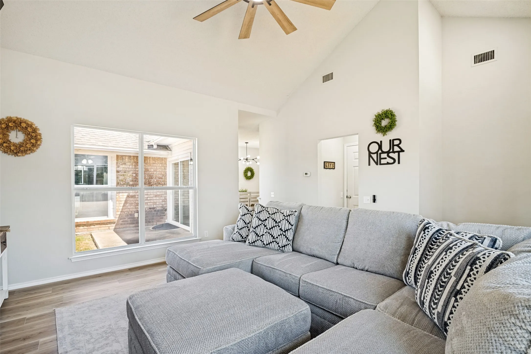 Single Family Residence For Sale in Dallas County , 1562 Shalfont Lane, Garland, Texas 75040, 3 Bedroom, 2 Bathroom, 2 Garage spaces, 1,206 Sqft, built in 1988, mls#21383239, Real Estate Agent in Garland, Homes For Sale in Dallas county, Homes For Sale in Garland, Realtor in Garland Texas, Real Estate Brokerage Independent Realty Texas, Luminita Cordes Realtor
