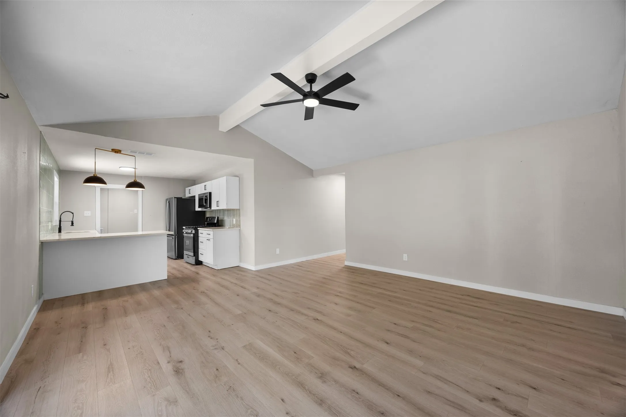 Single Family Residence For Rent in Dallas County , 1221 Greenway Drive, Mesquite, Texas 75149, 3 Bedroom, 2 Bathroom, 2 Garage spaces, 1,142 Sqft, built in 1968, mls#21382517, Real Estate Agent in Mesquite, Homes For Rent in Dallas county, Homes For Rent in Mesquite, Realtor in Mesquite Texas, Real Estate Brokerage Independent Realty Texas, Luminita Cordes Realtor