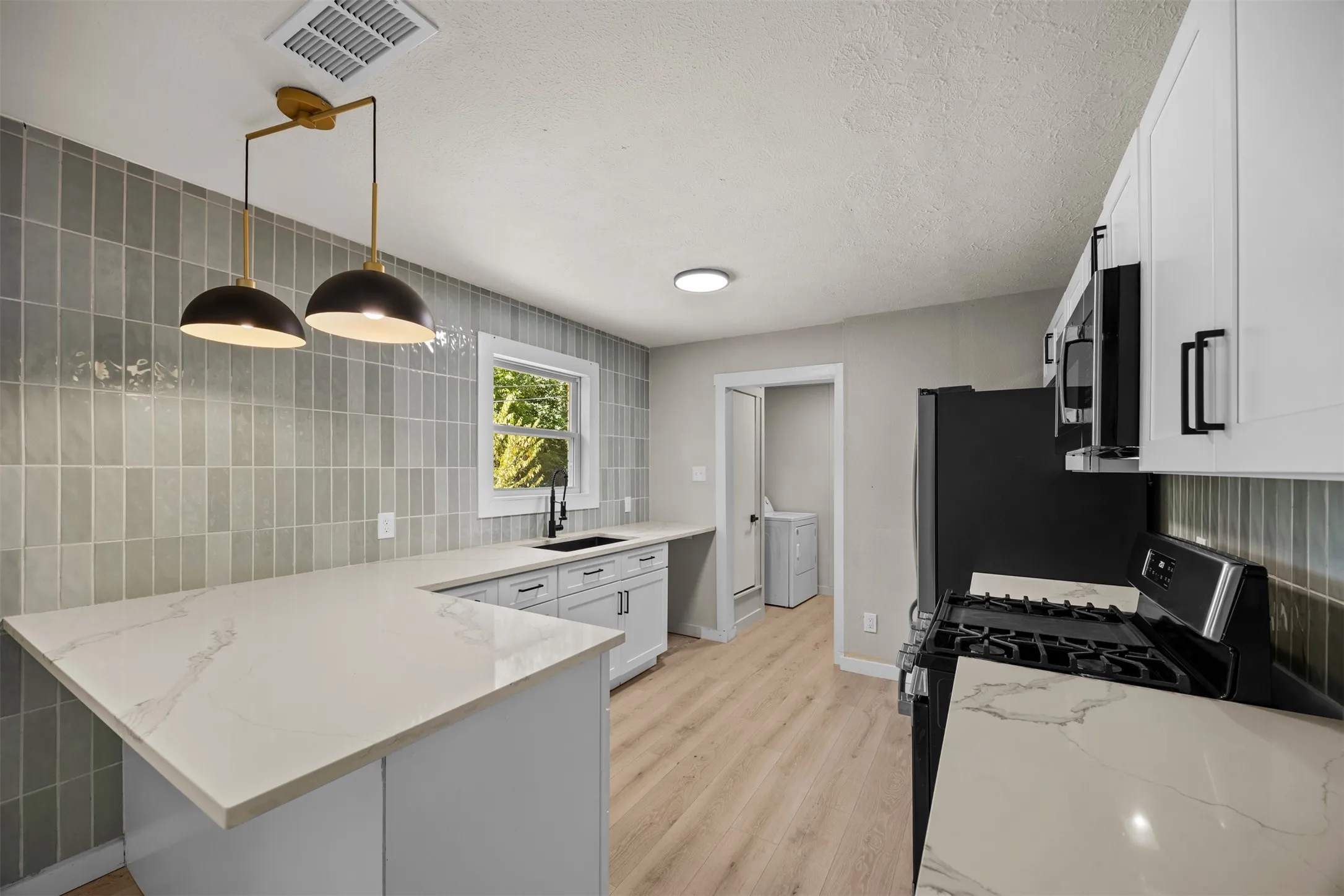 Single Family Residence For Rent in Dallas County , 1221 Greenway Drive, Mesquite, Texas 75149, 3 Bedroom, 2 Bathroom, 2 Garage spaces, 1,142 Sqft, built in 1968, mls#21382517, Real Estate Agent in Mesquite, Homes For Rent in Dallas county, Homes For Rent in Mesquite, Realtor in Mesquite Texas, Real Estate Brokerage Independent Realty Texas, Luminita Cordes Realtor