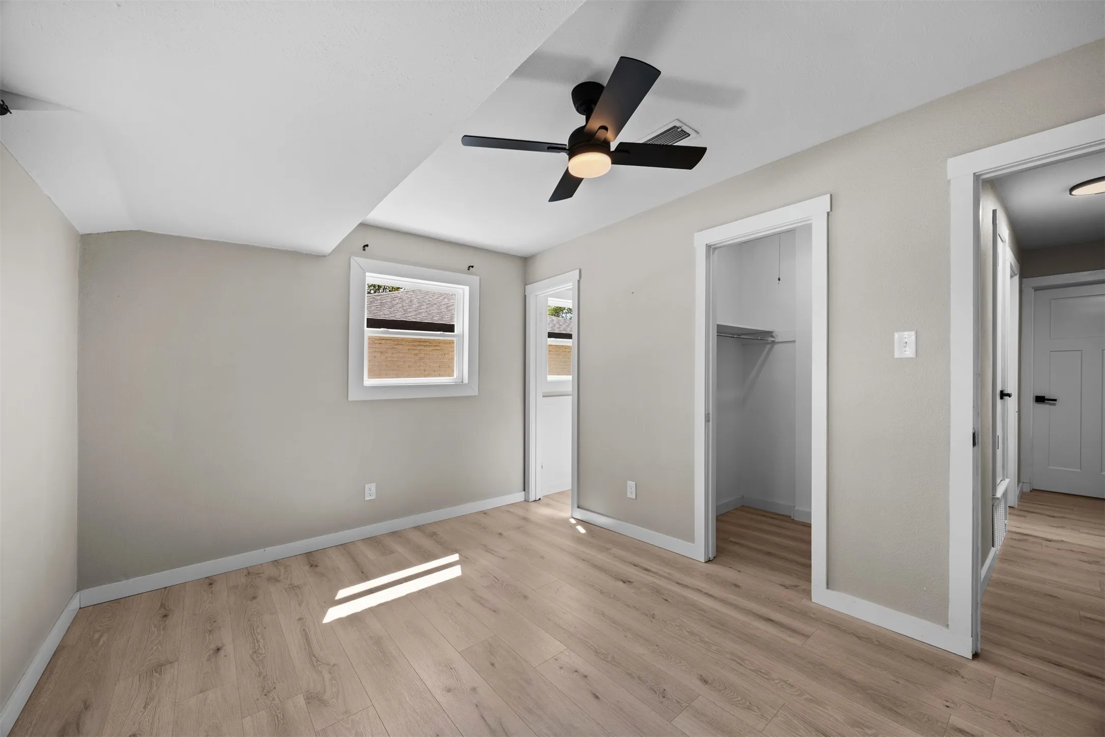 Single Family Residence For Rent in Dallas County , 1221 Greenway Drive, Mesquite, Texas 75149, 3 Bedroom, 2 Bathroom, 2 Garage spaces, 1,142 Sqft, built in 1968, mls#21382517, Real Estate Agent in Mesquite, Homes For Rent in Dallas county, Homes For Rent in Mesquite, Realtor in Mesquite Texas, Real Estate Brokerage Independent Realty Texas, Luminita Cordes Realtor