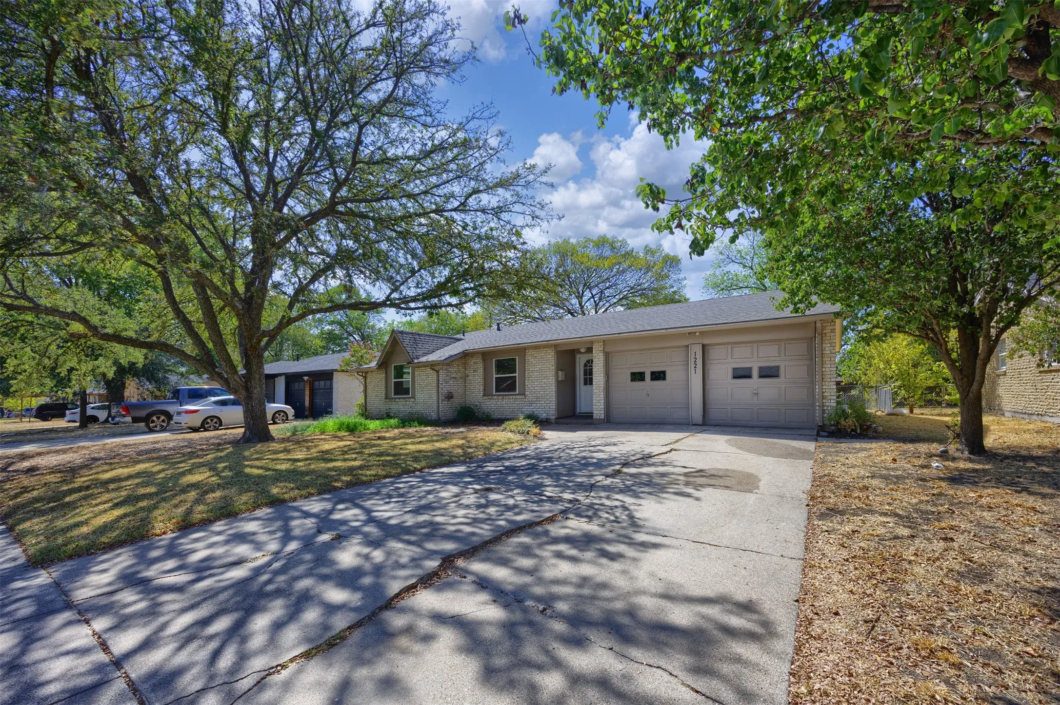 Single Family Residence For Rent in Dallas County , 1221 Greenway Drive, Mesquite, Texas 75149, 3 Bedroom, 2 Bathroom, 2 Garage spaces, 1,142 Sqft, built in 1968, mls#21382517, Real Estate Agent in Mesquite, Homes For Rent in Dallas county, Homes For Rent in Mesquite, Realtor in Mesquite Texas, Real Estate Brokerage Independent Realty Texas, Luminita Cordes Realtor