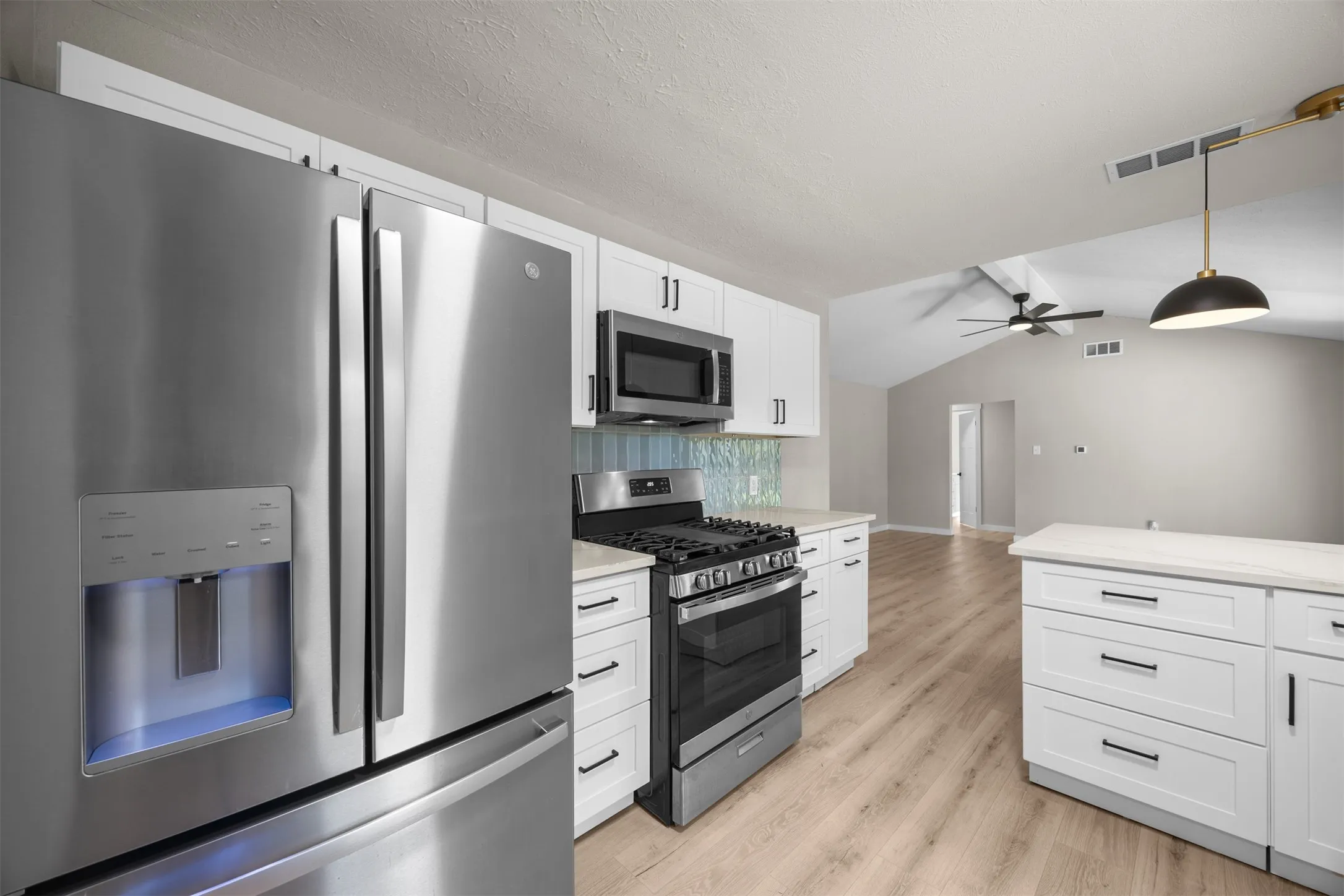 Single Family Residence For Rent in Dallas County , 1221 Greenway Drive, Mesquite, Texas 75149, 3 Bedroom, 2 Bathroom, 2 Garage spaces, 1,142 Sqft, built in 1968, mls#21382517, Real Estate Agent in Mesquite, Homes For Rent in Dallas county, Homes For Rent in Mesquite, Realtor in Mesquite Texas, Real Estate Brokerage Independent Realty Texas, Luminita Cordes Realtor