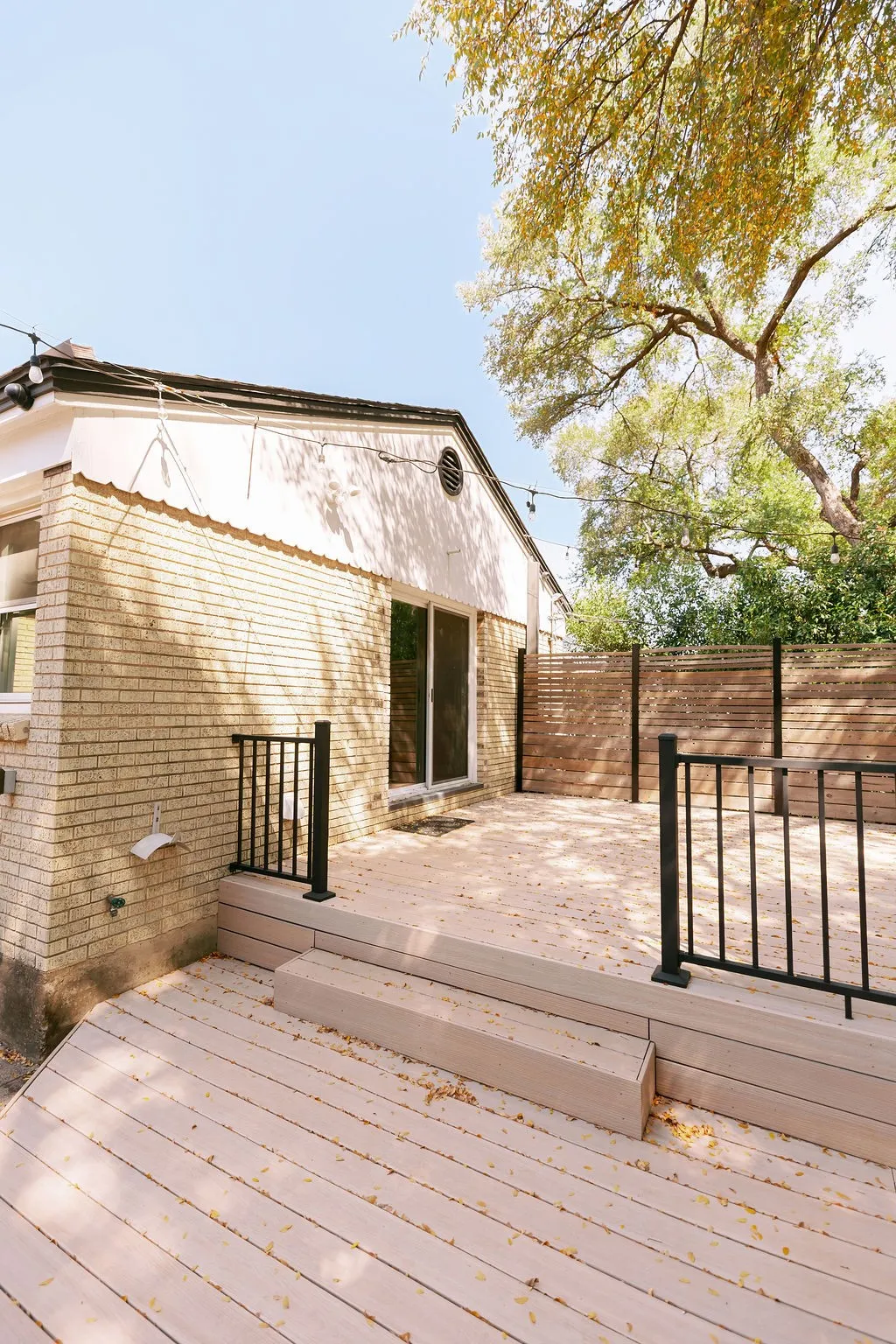 Single Family Residence For Sale in Dallas County , 110 N Briscoe Boulevard, Dallas, Texas 75211, 3 Bedroom, 2 Bathroom, Garage spaces, 1,424 Sqft, built in 1938, mls#21384610, Real Estate Agent in Dallas, Homes For Sale in Dallas county, Homes For Sale in Dallas, Realtor in Dallas Texas, Real Estate Brokerage Independent Realty Texas, Luminita Cordes Realtor