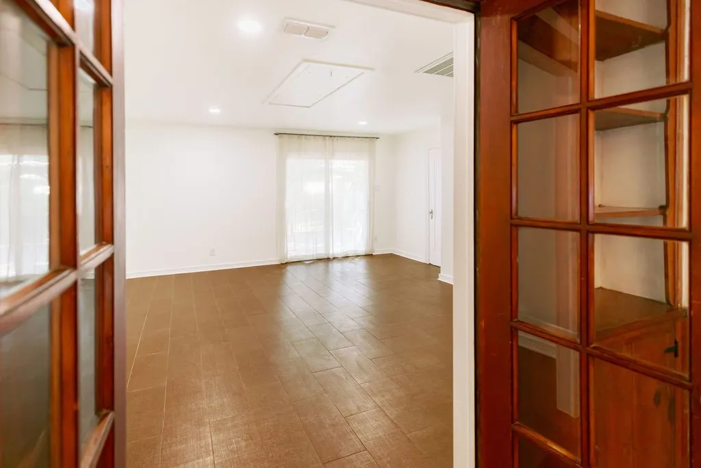 Single Family Residence For Sale in Dallas County , 110 N Briscoe Boulevard, Dallas, Texas 75211, 3 Bedroom, 2 Bathroom, Garage spaces, 1,424 Sqft, built in 1938, mls#21384610, Real Estate Agent in Dallas, Homes For Sale in Dallas county, Homes For Sale in Dallas, Realtor in Dallas Texas, Real Estate Brokerage Independent Realty Texas, Luminita Cordes Realtor