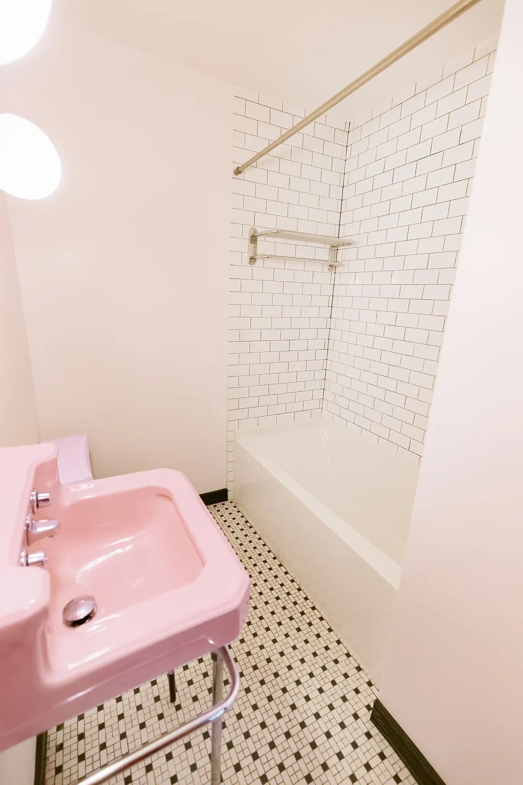 Single Family Residence For Sale in Dallas County , 110 N Briscoe Boulevard, Dallas, Texas 75211, 3 Bedroom, 2 Bathroom, Garage spaces, 1,424 Sqft, built in 1938, mls#21384610, Real Estate Agent in Dallas, Homes For Sale in Dallas county, Homes For Sale in Dallas, Realtor in Dallas Texas, Real Estate Brokerage Independent Realty Texas, Luminita Cordes Realtor
