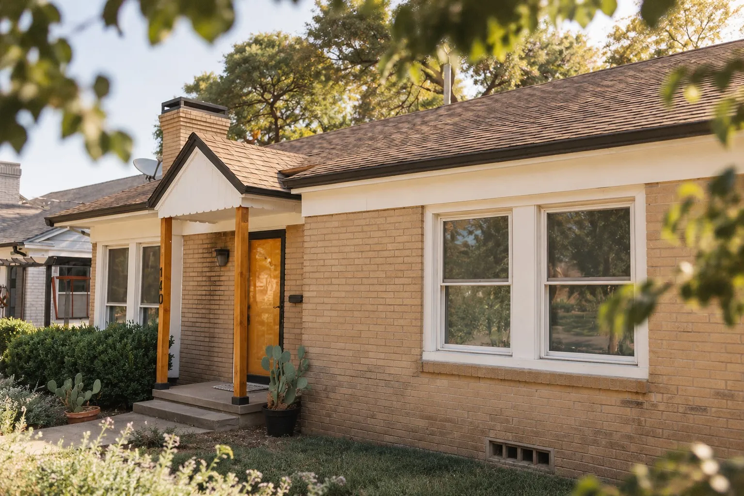 Single Family Residence For Sale in Dallas County , 110 N Briscoe Boulevard, Dallas, Texas 75211, 3 Bedroom, 2 Bathroom, Garage spaces, 1,424 Sqft, built in 1938, mls#21384610, Real Estate Agent in Dallas, Homes For Sale in Dallas county, Homes For Sale in Dallas, Realtor in Dallas Texas, Real Estate Brokerage Independent Realty Texas, Luminita Cordes Realtor