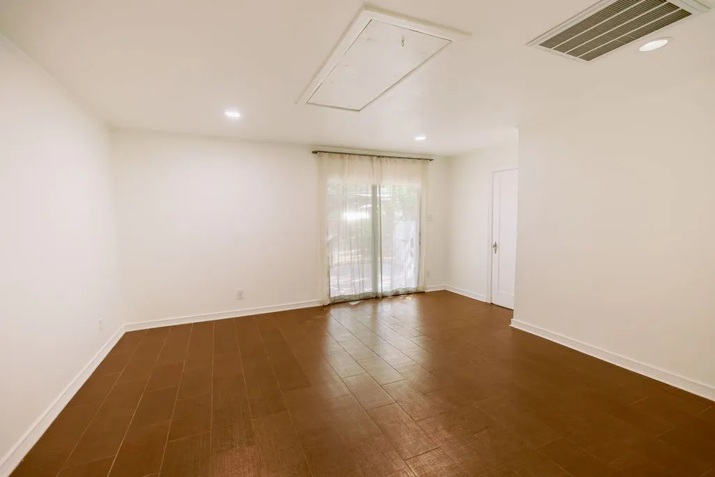 Single Family Residence For Sale in Dallas County , 110 N Briscoe Boulevard, Dallas, Texas 75211, 3 Bedroom, 2 Bathroom, Garage spaces, 1,424 Sqft, built in 1938, mls#21384610, Real Estate Agent in Dallas, Homes For Sale in Dallas county, Homes For Sale in Dallas, Realtor in Dallas Texas, Real Estate Brokerage Independent Realty Texas, Luminita Cordes Realtor