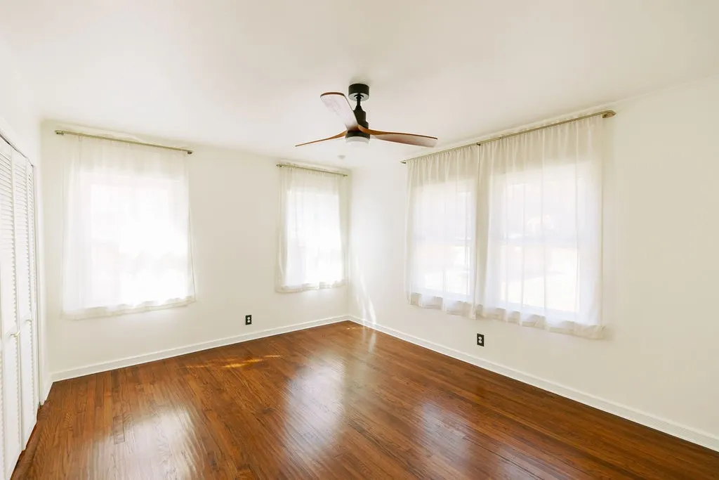 Single Family Residence For Sale in Dallas County , 110 N Briscoe Boulevard, Dallas, Texas 75211, 3 Bedroom, 2 Bathroom, Garage spaces, 1,424 Sqft, built in 1938, mls#21384610, Real Estate Agent in Dallas, Homes For Sale in Dallas county, Homes For Sale in Dallas, Realtor in Dallas Texas, Real Estate Brokerage Independent Realty Texas, Luminita Cordes Realtor