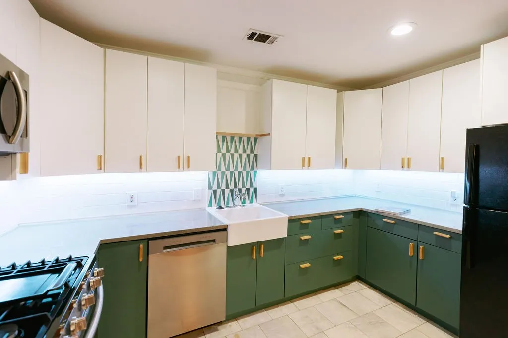 Single Family Residence For Sale in Dallas County , 110 N Briscoe Boulevard, Dallas, Texas 75211, 3 Bedroom, 2 Bathroom, Garage spaces, 1,424 Sqft, built in 1938, mls#21384610, Real Estate Agent in Dallas, Homes For Sale in Dallas county, Homes For Sale in Dallas, Realtor in Dallas Texas, Real Estate Brokerage Independent Realty Texas, Luminita Cordes Realtor
