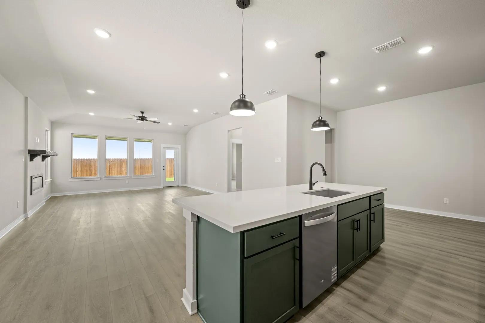 13_6900 Deadwood- Kitchen-3