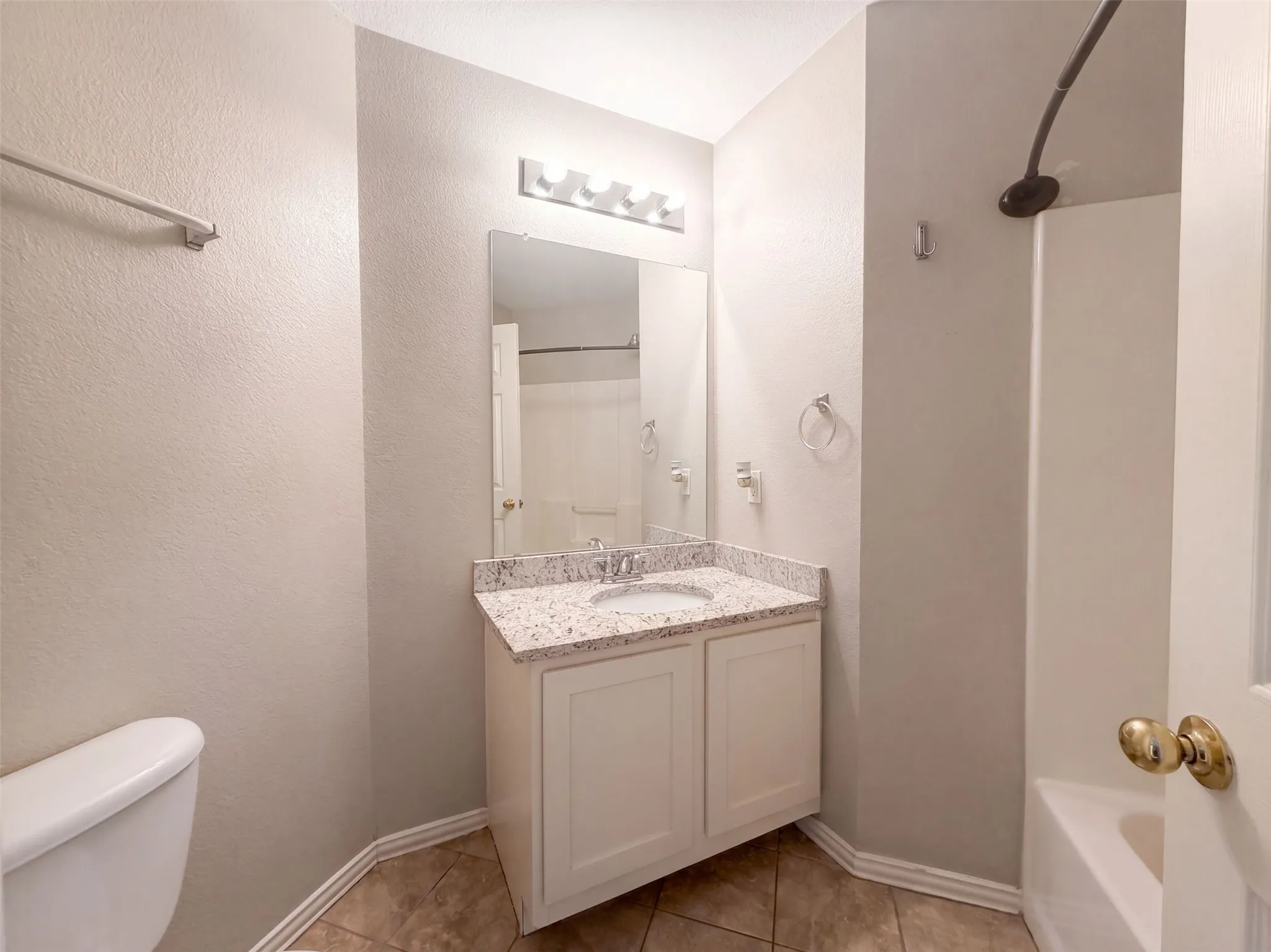 Single Family Residence For Sale in Collin County , 411 Tolleson Drive, Celina, Texas 75009, 3 Bedroom, 2 Bathroom, 2 Garage spaces, 1,565 Sqft, built in 2002, mls#21384648, Real Estate Agent in Celina, Homes For Sale in Collin county, Homes For Sale in Celina, Realtor in Celina Texas, Real Estate Brokerage Independent Realty Texas, Luminita Cordes Realtor