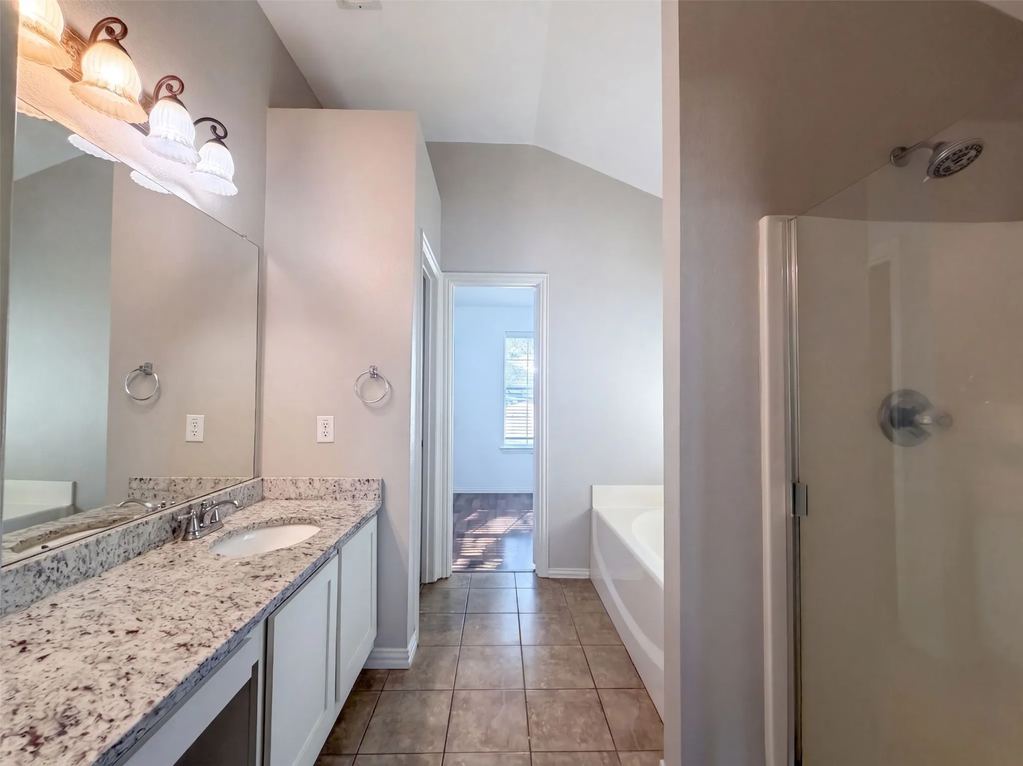 Single Family Residence For Sale in Collin County , 411 Tolleson Drive, Celina, Texas 75009, 3 Bedroom, 2 Bathroom, 2 Garage spaces, 1,565 Sqft, built in 2002, mls#21384648, Real Estate Agent in Celina, Homes For Sale in Collin county, Homes For Sale in Celina, Realtor in Celina Texas, Real Estate Brokerage Independent Realty Texas, Luminita Cordes Realtor