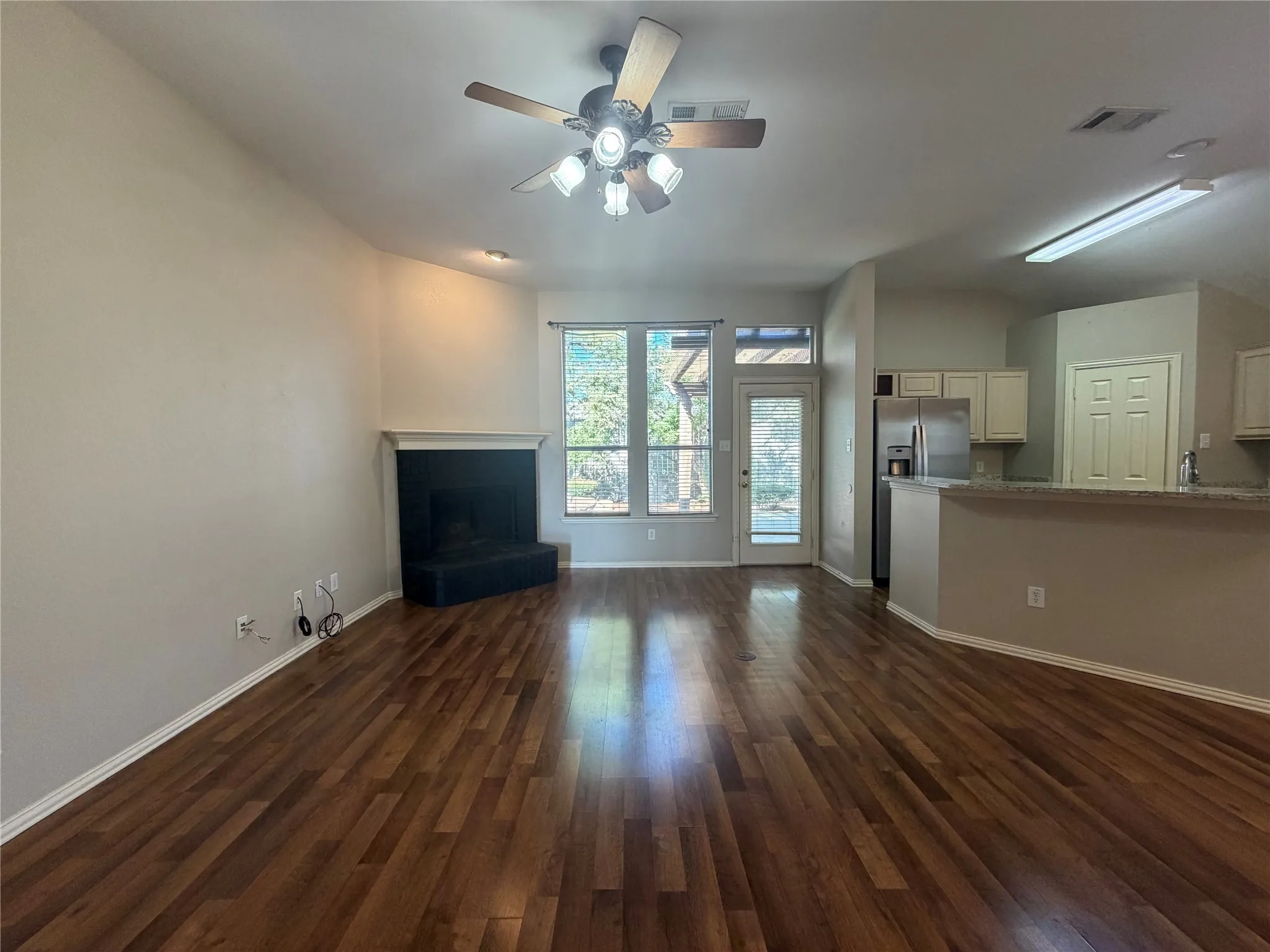Single Family Residence For Sale in Collin County , 411 Tolleson Drive, Celina, Texas 75009, 3 Bedroom, 2 Bathroom, 2 Garage spaces, 1,565 Sqft, built in 2002, mls#21384648, Real Estate Agent in Celina, Homes For Sale in Collin county, Homes For Sale in Celina, Realtor in Celina Texas, Real Estate Brokerage Independent Realty Texas, Luminita Cordes Realtor