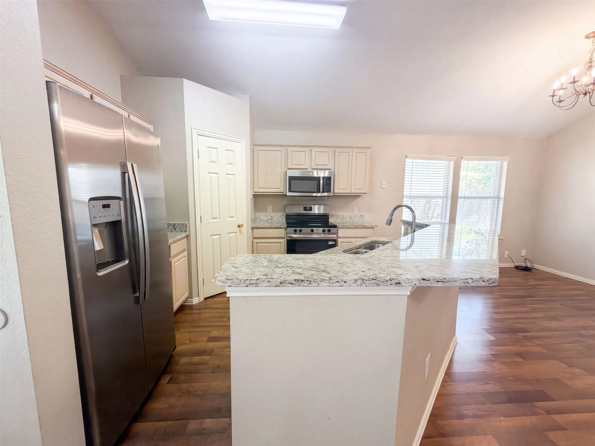Single Family Residence For Sale in Collin County , 411 Tolleson Drive, Celina, Texas 75009, 3 Bedroom, 2 Bathroom, 2 Garage spaces, 1,565 Sqft, built in 2002, mls#21384648, Real Estate Agent in Celina, Homes For Sale in Collin county, Homes For Sale in Celina, Realtor in Celina Texas, Real Estate Brokerage Independent Realty Texas, Luminita Cordes Realtor