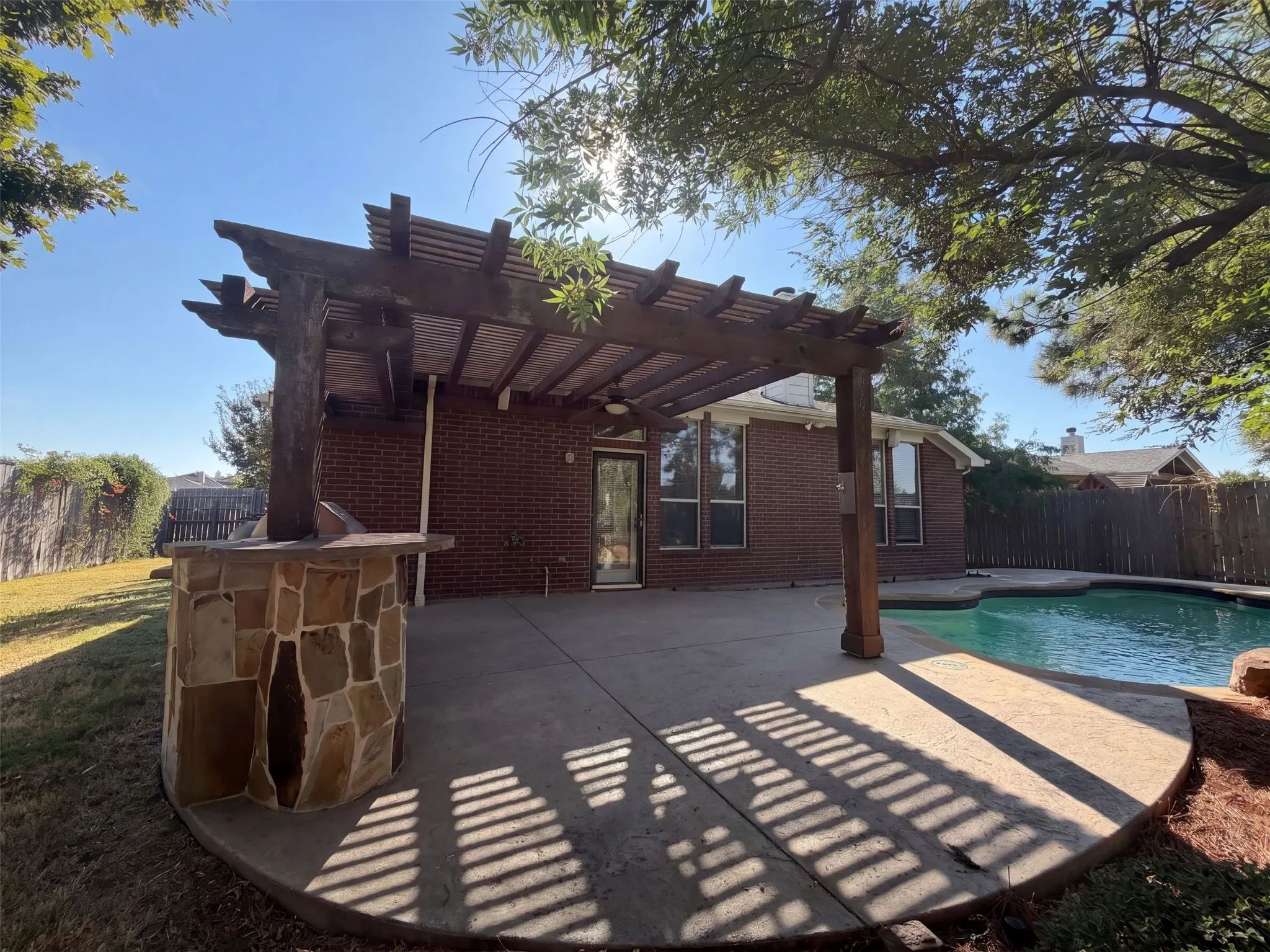 Single Family Residence For Sale in Collin County , 411 Tolleson Drive, Celina, Texas 75009, 3 Bedroom, 2 Bathroom, 2 Garage spaces, 1,565 Sqft, built in 2002, mls#21384648, Real Estate Agent in Celina, Homes For Sale in Collin county, Homes For Sale in Celina, Realtor in Celina Texas, Real Estate Brokerage Independent Realty Texas, Luminita Cordes Realtor