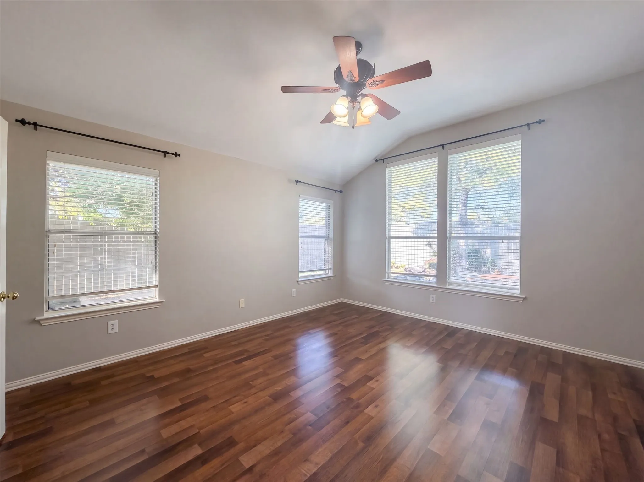 Single Family Residence For Sale in Collin County , 411 Tolleson Drive, Celina, Texas 75009, 3 Bedroom, 2 Bathroom, 2 Garage spaces, 1,565 Sqft, built in 2002, mls#21384648, Real Estate Agent in Celina, Homes For Sale in Collin county, Homes For Sale in Celina, Realtor in Celina Texas, Real Estate Brokerage Independent Realty Texas, Luminita Cordes Realtor