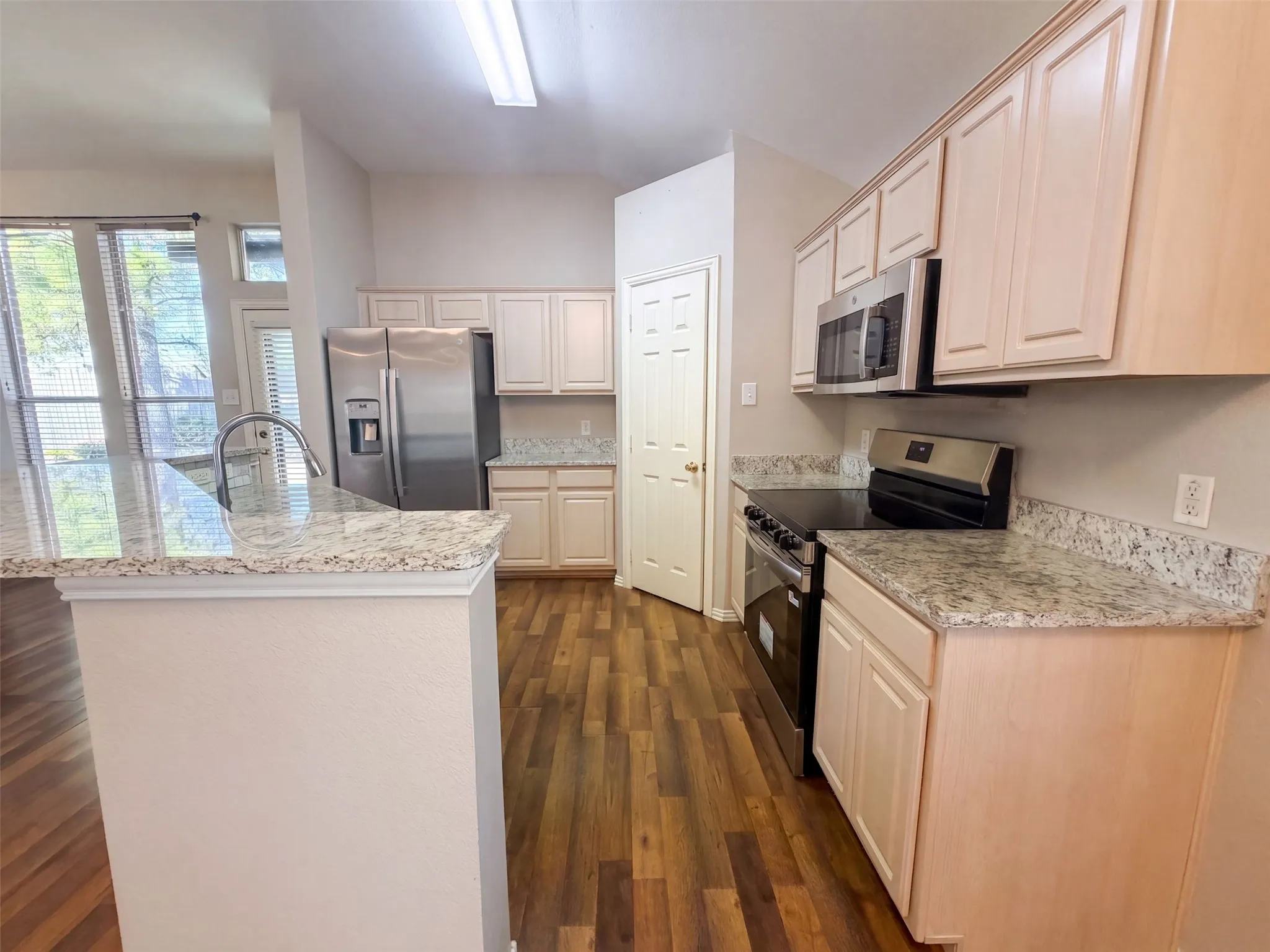 Single Family Residence For Sale in Collin County , 411 Tolleson Drive, Celina, Texas 75009, 3 Bedroom, 2 Bathroom, 2 Garage spaces, 1,565 Sqft, built in 2002, mls#21384648, Real Estate Agent in Celina, Homes For Sale in Collin county, Homes For Sale in Celina, Realtor in Celina Texas, Real Estate Brokerage Independent Realty Texas, Luminita Cordes Realtor