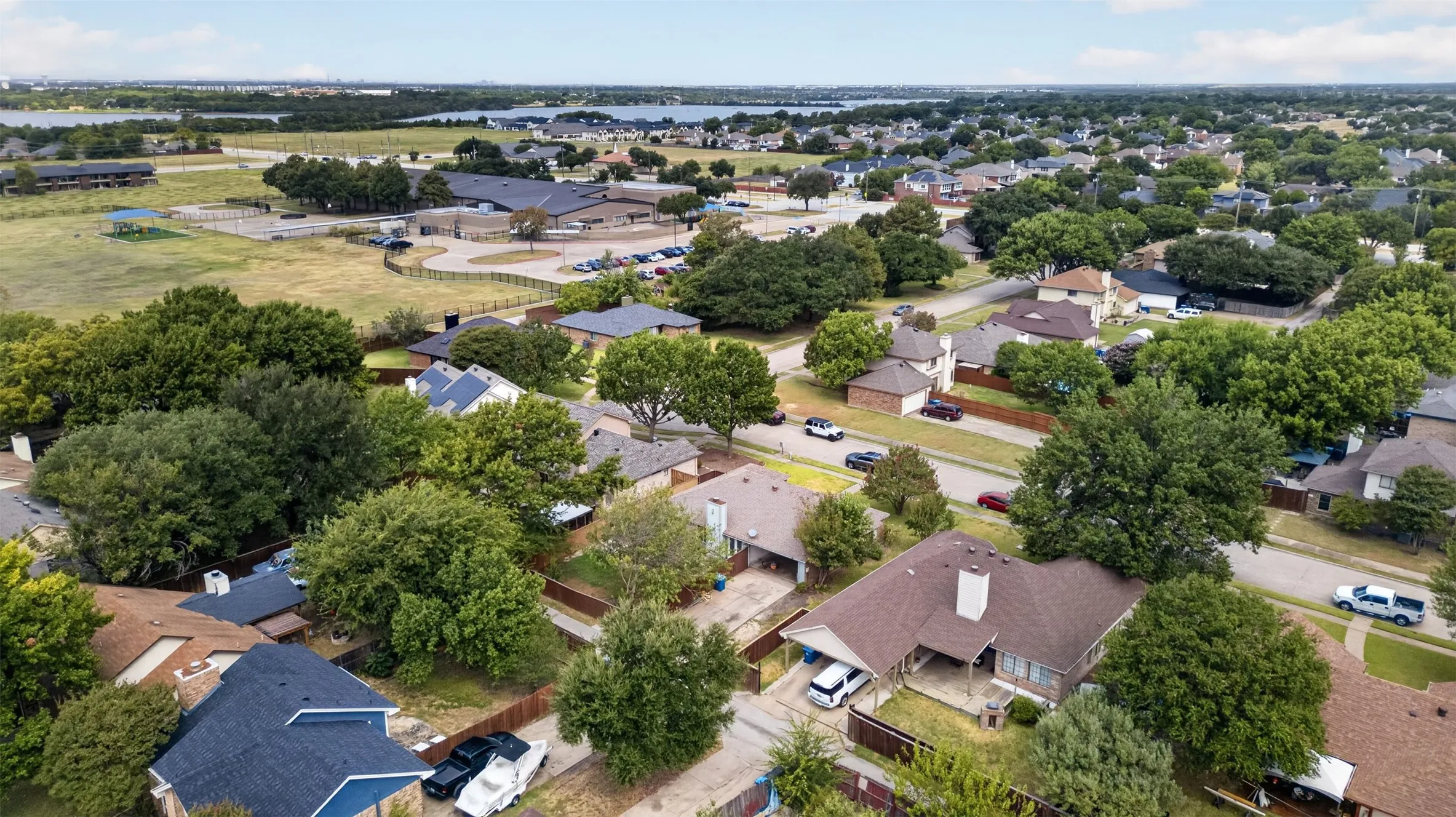 Single Family Residence For Sale in Dallas County , 7800 Bucknell Drive, Rowlett, Texas 75088, 3 Bedroom, 2 Bathroom, 2 Garage spaces, 1,398 Sqft, built in 1986, mls#21373007, Real Estate Agent in Rowlett, Homes For Sale in Dallas county, Homes For Sale in Rowlett, Realtor in Rowlett Texas, Real Estate Brokerage Independent Realty Texas, Luminita Cordes Realtor