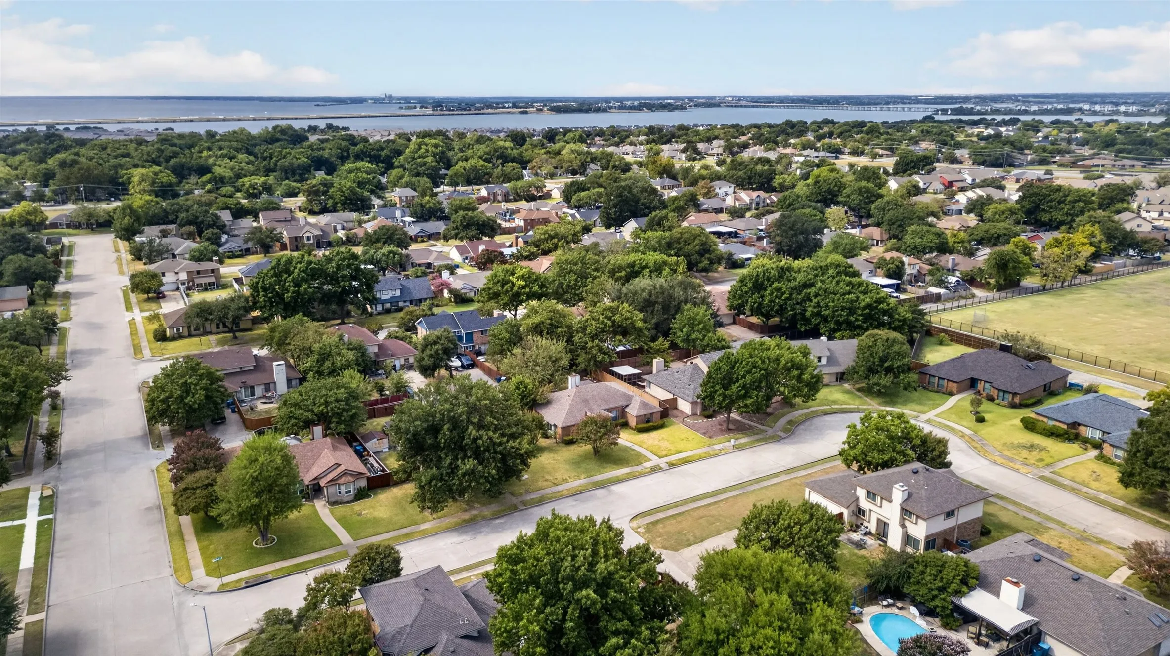 Single Family Residence For Sale in Dallas County , 7800 Bucknell Drive, Rowlett, Texas 75088, 3 Bedroom, 2 Bathroom, 2 Garage spaces, 1,398 Sqft, built in 1986, mls#21373007, Real Estate Agent in Rowlett, Homes For Sale in Dallas county, Homes For Sale in Rowlett, Realtor in Rowlett Texas, Real Estate Brokerage Independent Realty Texas, Luminita Cordes Realtor