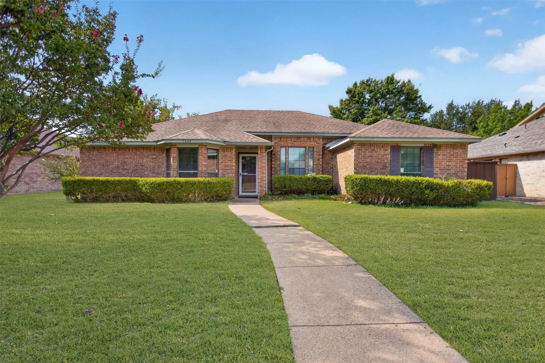 Single Family Residence For Sale in Dallas County , 7800 Bucknell Drive, Rowlett, Texas 75088, 3 Bedroom, 2 Bathroom, 2 Garage spaces, 1,398 Sqft, built in 1986, mls#21373007, Real Estate Agent in Rowlett, Homes For Sale in Dallas county, Homes For Sale in Rowlett, Realtor in Rowlett Texas, Real Estate Brokerage Independent Realty Texas, Luminita Cordes Realtor