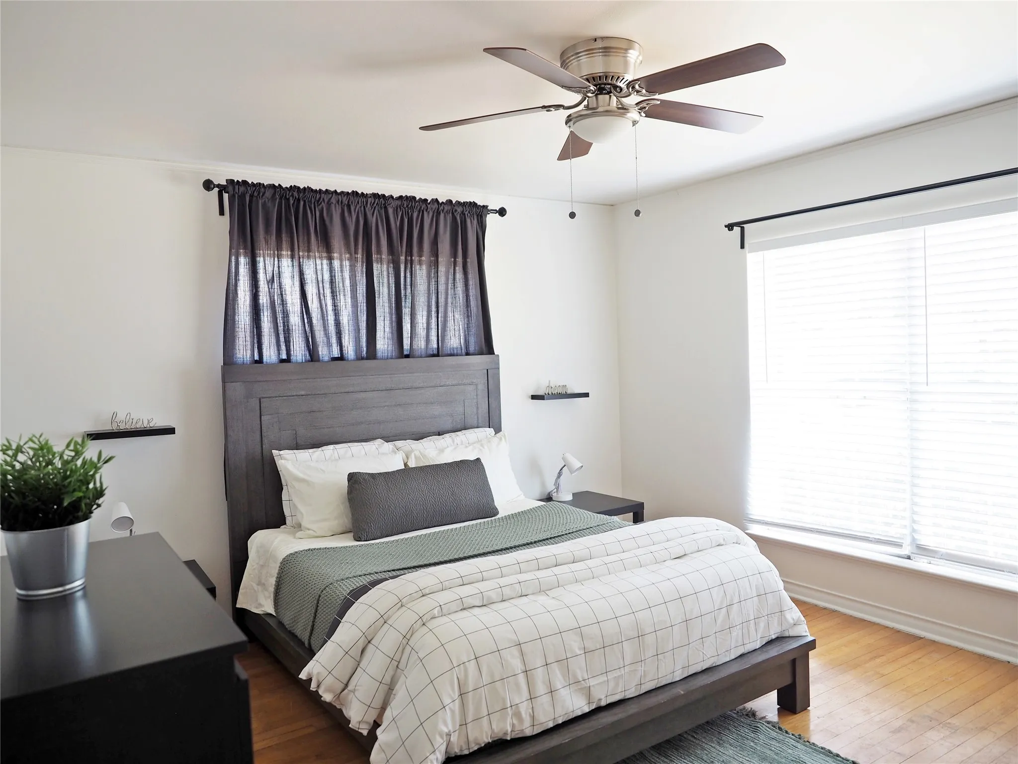 Single Family Residence For Rent in Dallas County , 1135 Holly Glen Circle, Dallas, Texas 75232, 3 Bedroom, 2 Bathroom, Garage spaces, 1,707 Sqft, built in 1960, mls#21384637, Real Estate Agent in Dallas, Homes For Rent in Dallas county, Homes For Rent in Dallas, Realtor in Dallas Texas, Real Estate Brokerage Independent Realty Texas, Luminita Cordes Realtor