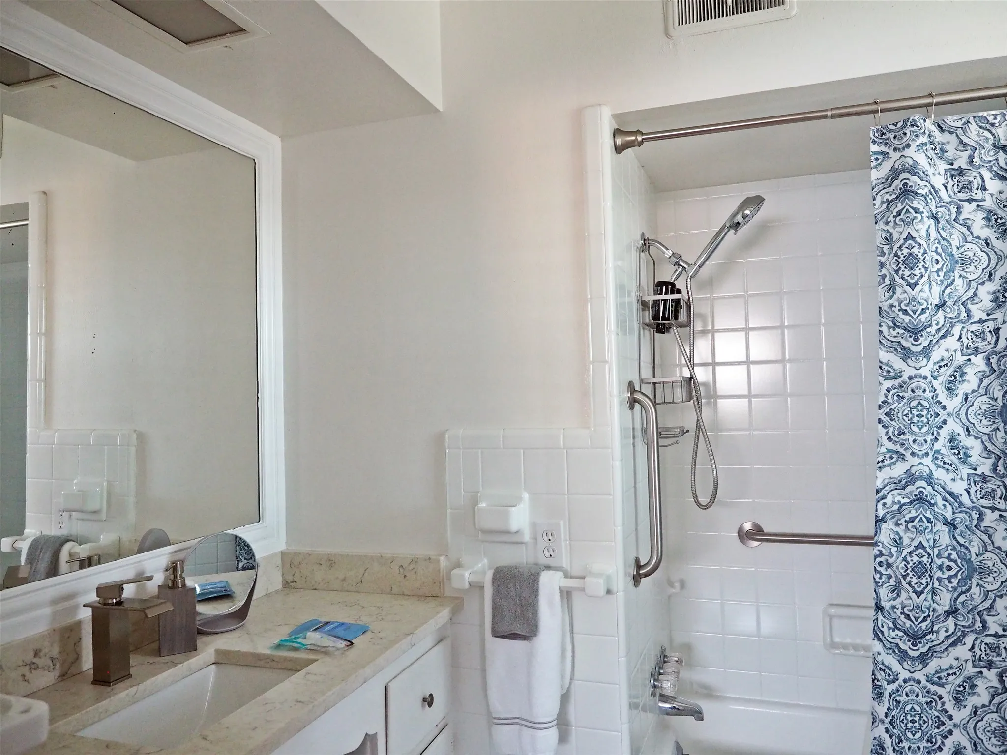 Single Family Residence For Rent in Dallas County , 1135 Holly Glen Circle, Dallas, Texas 75232, 3 Bedroom, 2 Bathroom, Garage spaces, 1,707 Sqft, built in 1960, mls#21384637, Real Estate Agent in Dallas, Homes For Rent in Dallas county, Homes For Rent in Dallas, Realtor in Dallas Texas, Real Estate Brokerage Independent Realty Texas, Luminita Cordes Realtor