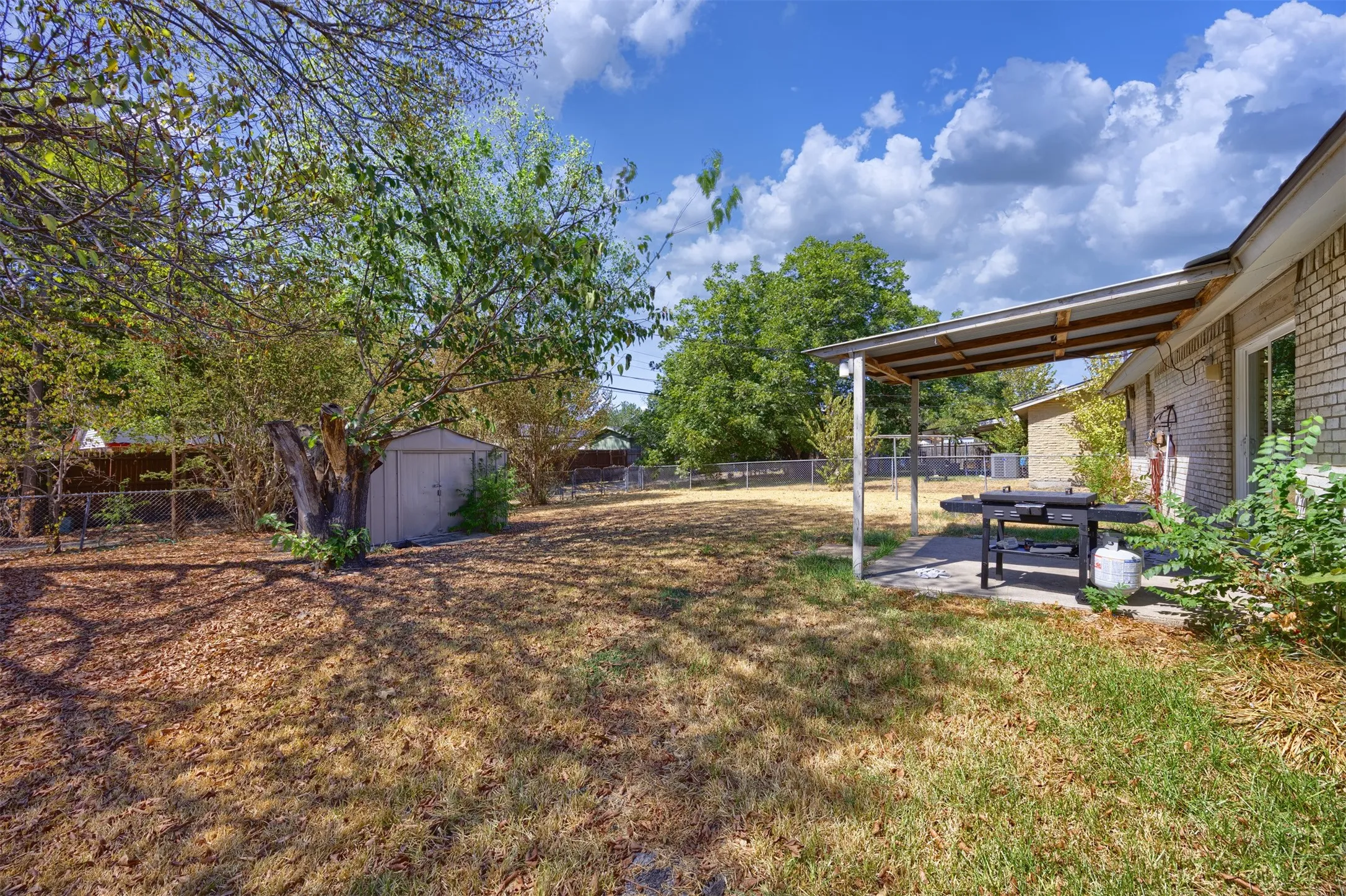 Single Family Residence For Sale in Dallas County , 1221 Greenway Drive, Mesquite, Texas 75149, 3 Bedroom, 2 Bathroom, 2 Garage spaces, 1,142 Sqft, built in 1968, mls#21382469, Real Estate Agent in Mesquite, Homes For Sale in Dallas county, Homes For Sale in Mesquite, Realtor in Mesquite Texas, Real Estate Brokerage Independent Realty Texas, Luminita Cordes Realtor