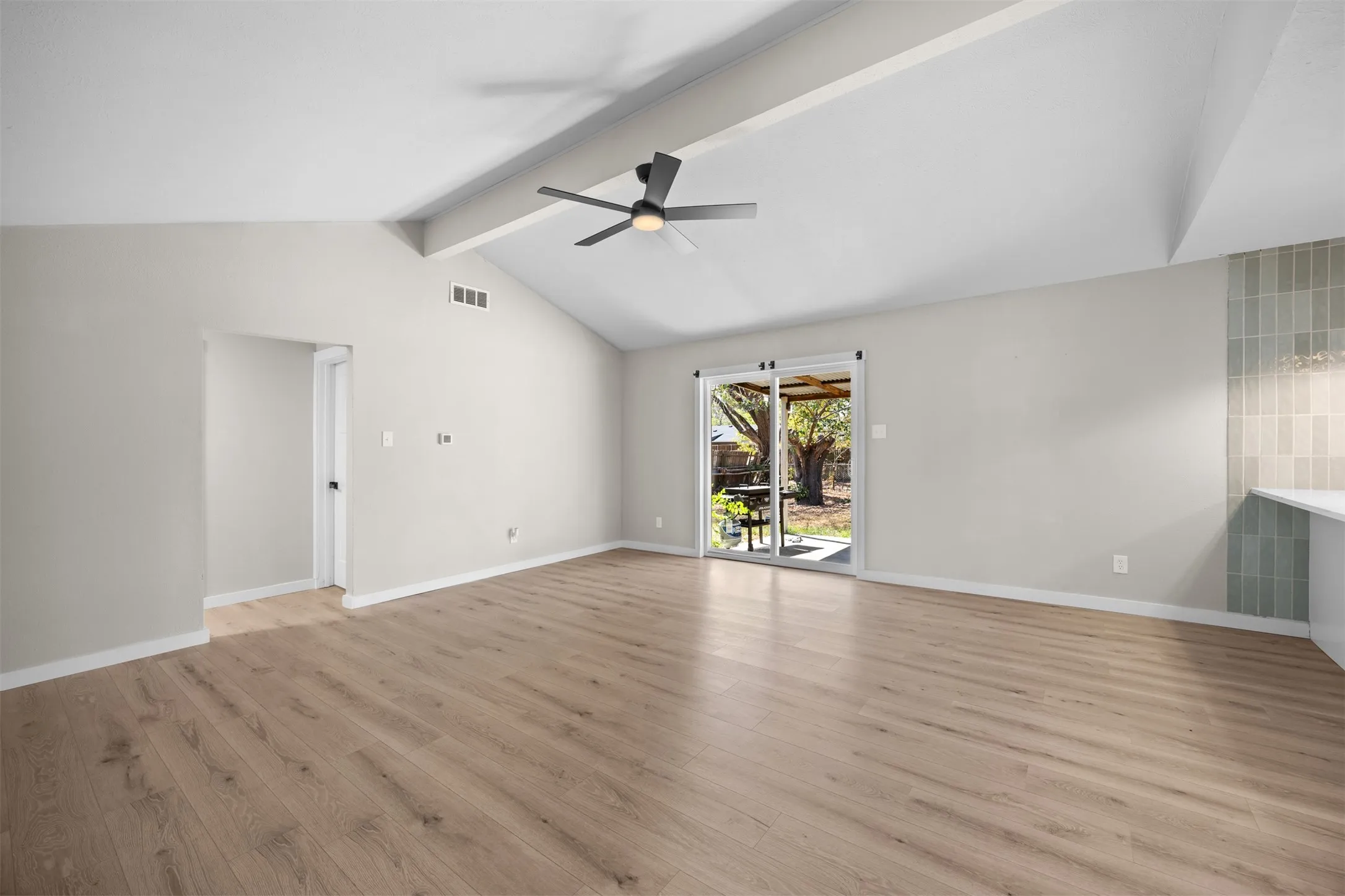 Single Family Residence For Sale in Dallas County , 1221 Greenway Drive, Mesquite, Texas 75149, 3 Bedroom, 2 Bathroom, 2 Garage spaces, 1,142 Sqft, built in 1968, mls#21382469, Real Estate Agent in Mesquite, Homes For Sale in Dallas county, Homes For Sale in Mesquite, Realtor in Mesquite Texas, Real Estate Brokerage Independent Realty Texas, Luminita Cordes Realtor