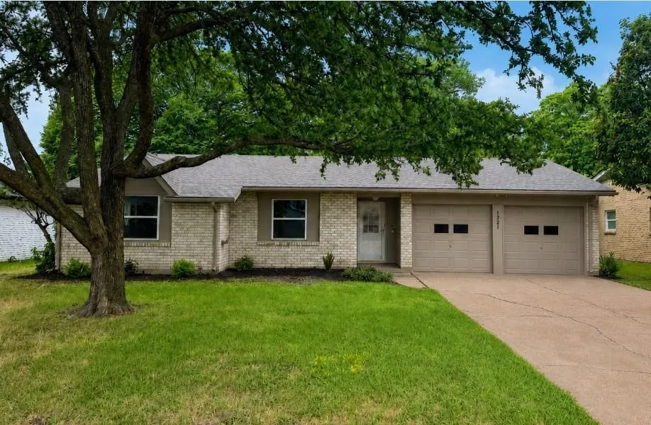 Single Family Residence For Sale in Dallas County , 1221 Greenway Drive, Mesquite, Texas 75149, 3 Bedroom, 2 Bathroom, 2 Garage spaces, 1,142 Sqft, built in 1968, mls#21382469, Real Estate Agent in Mesquite, Homes For Sale in Dallas county, Homes For Sale in Mesquite, Realtor in Mesquite Texas, Real Estate Brokerage Independent Realty Texas, Luminita Cordes Realtor