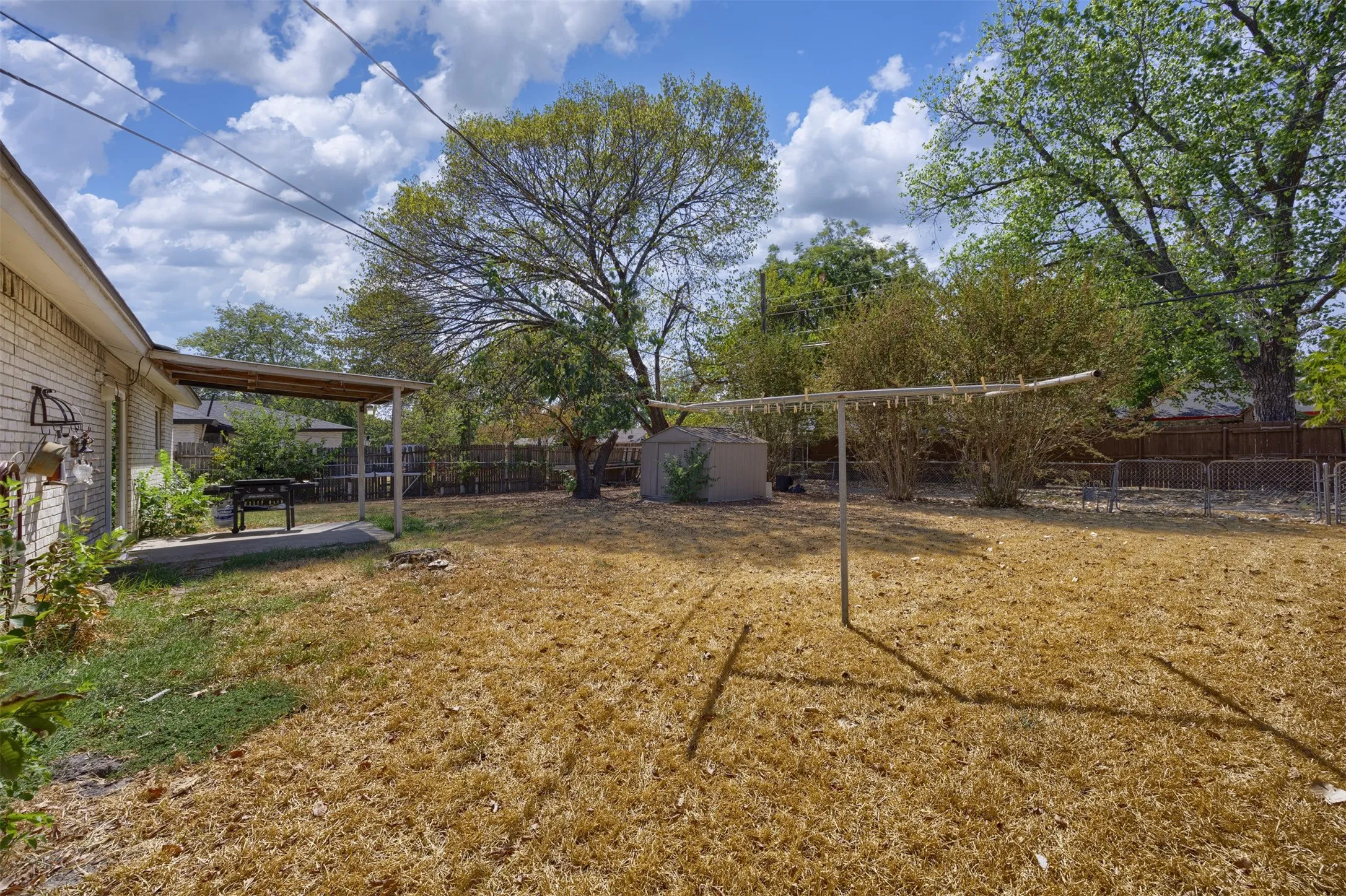 Single Family Residence For Sale in Dallas County , 1221 Greenway Drive, Mesquite, Texas 75149, 3 Bedroom, 2 Bathroom, 2 Garage spaces, 1,142 Sqft, built in 1968, mls#21382469, Real Estate Agent in Mesquite, Homes For Sale in Dallas county, Homes For Sale in Mesquite, Realtor in Mesquite Texas, Real Estate Brokerage Independent Realty Texas, Luminita Cordes Realtor