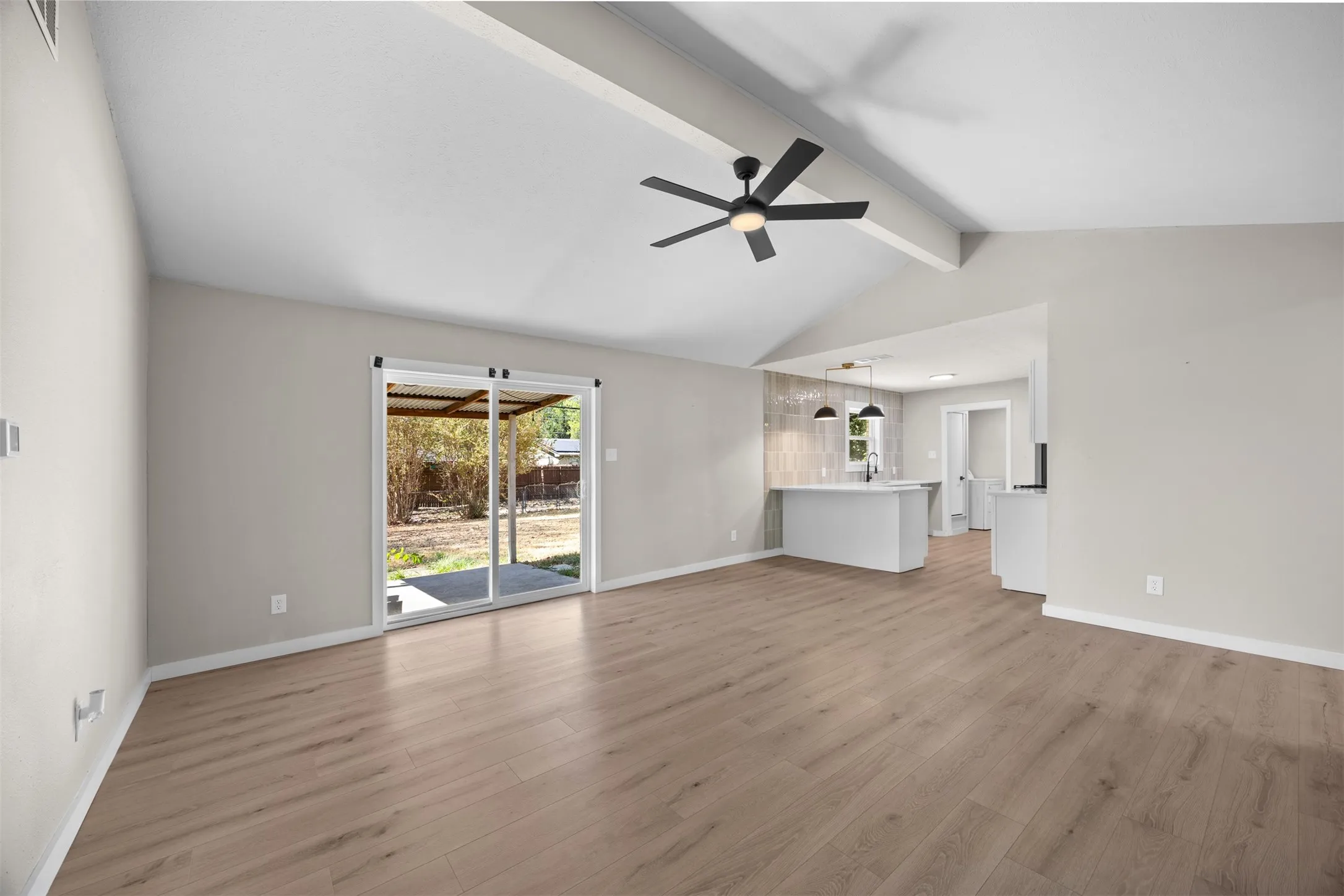 Single Family Residence For Sale in Dallas County , 1221 Greenway Drive, Mesquite, Texas 75149, 3 Bedroom, 2 Bathroom, 2 Garage spaces, 1,142 Sqft, built in 1968, mls#21382469, Real Estate Agent in Mesquite, Homes For Sale in Dallas county, Homes For Sale in Mesquite, Realtor in Mesquite Texas, Real Estate Brokerage Independent Realty Texas, Luminita Cordes Realtor