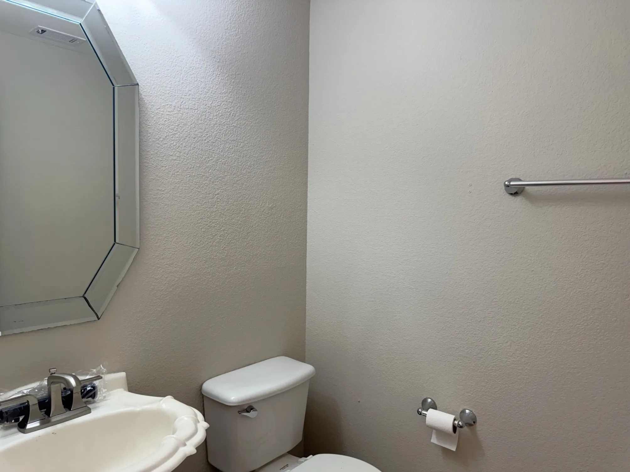 Single Family Residence For Rent in Denton County , 3204 Windridge Lane, Corinth, Texas 76208, 4 Bedroom, 3 Bathroom, 2 Garage spaces, 2,195 Sqft, built in 1999, mls#21382916, Real Estate Agent in Corinth, Homes For Rent in Denton county, Homes For Rent in Corinth, Realtor in Corinth Texas, Real Estate Brokerage Independent Realty Texas, Luminita Cordes Realtor