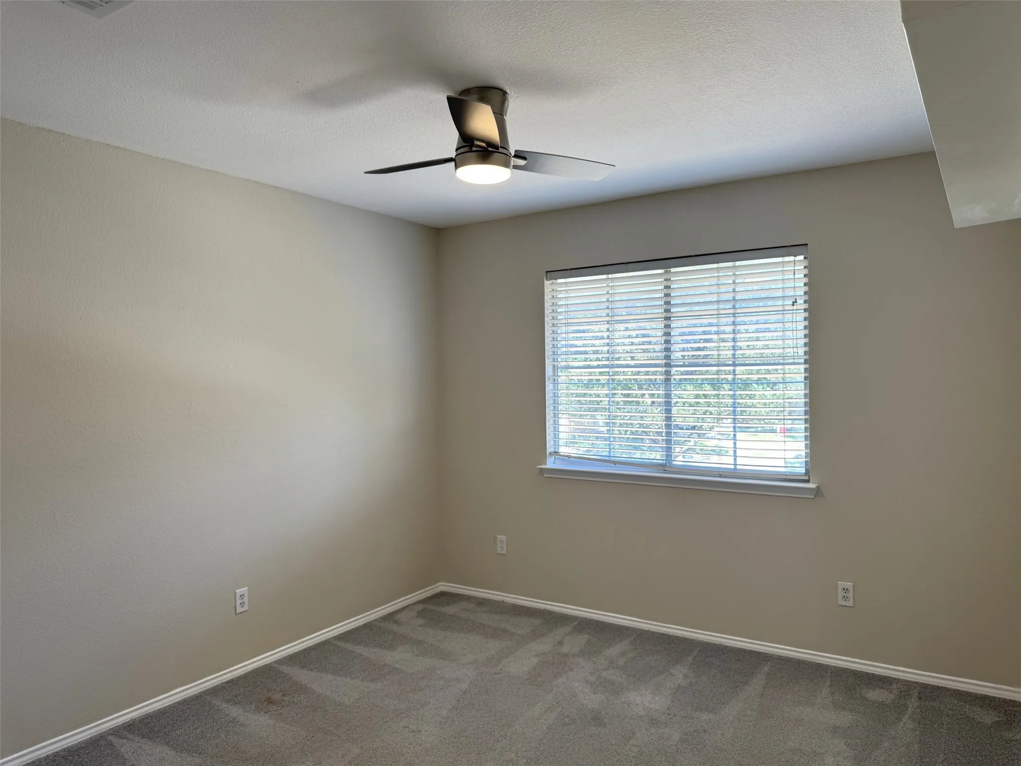 Single Family Residence For Rent in Denton County , 3204 Windridge Lane, Corinth, Texas 76208, 4 Bedroom, 3 Bathroom, 2 Garage spaces, 2,195 Sqft, built in 1999, mls#21382916, Real Estate Agent in Corinth, Homes For Rent in Denton county, Homes For Rent in Corinth, Realtor in Corinth Texas, Real Estate Brokerage Independent Realty Texas, Luminita Cordes Realtor