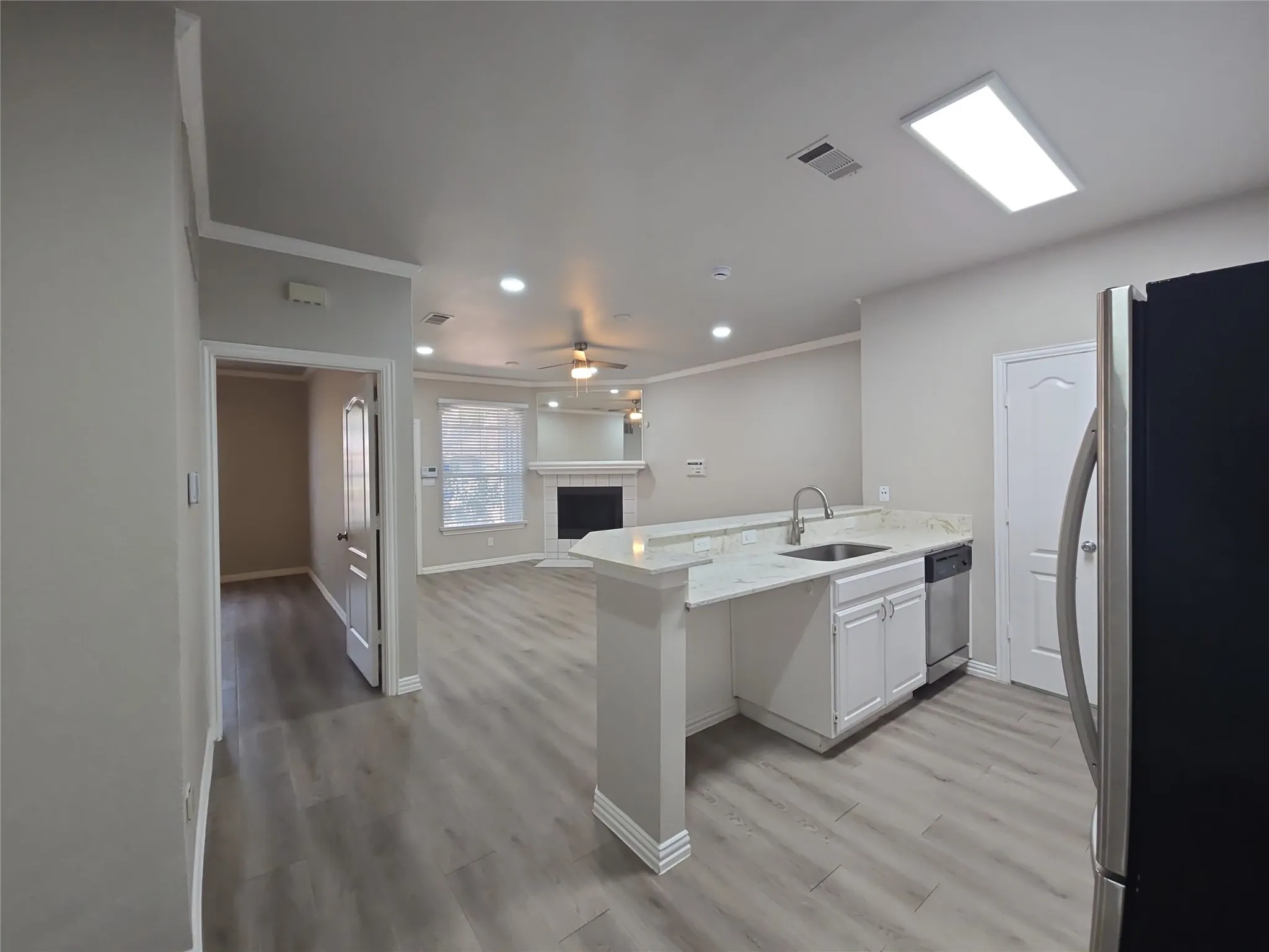 Kitchen island with undermount sink and stone countertop