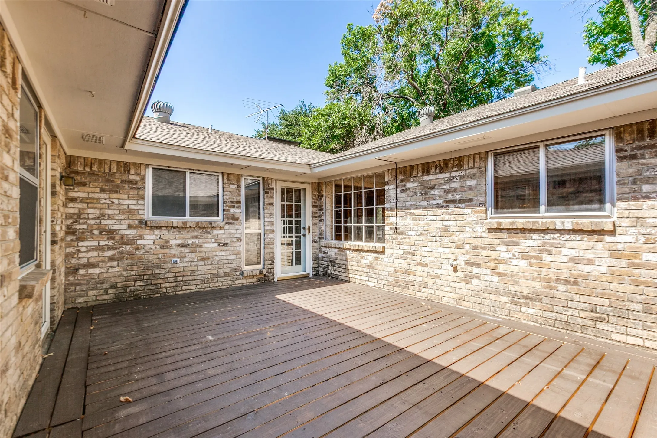Single Family Residence For Sale in Collin County , 2538 Parkhaven Drive, Plano, Texas 75075, 4 Bedroom, 3 Bathroom, 2 Garage spaces, 1,986 Sqft, built in 1974, mls#21383257, Real Estate Agent in Plano, Homes For Sale in Collin county, Homes For Sale in Plano, Realtor in Plano Texas, Real Estate Brokerage Independent Realty Texas, Luminita Cordes Realtor